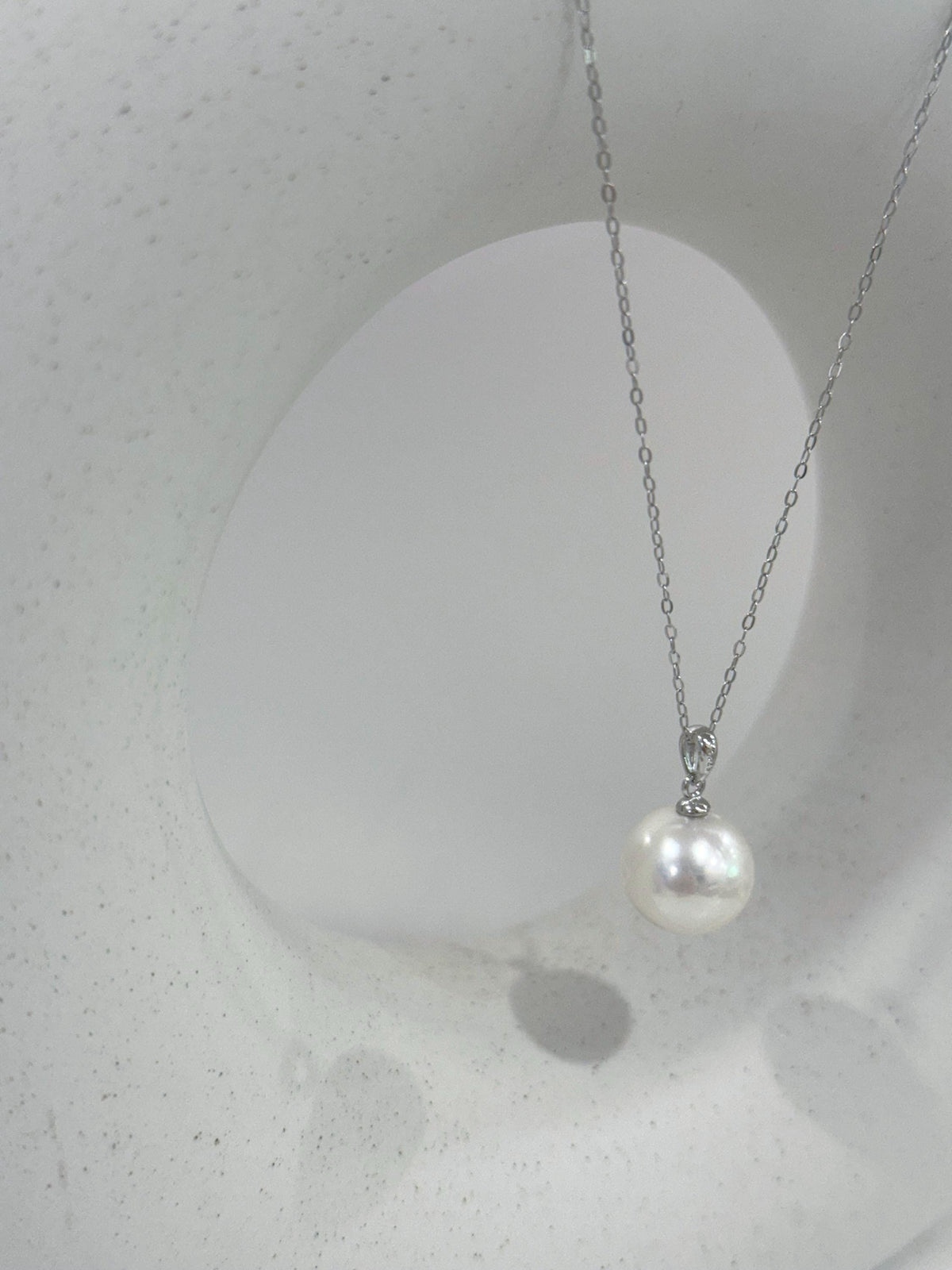 Freshwater Edison white Pearl minimalist silver pendant for her daily wear