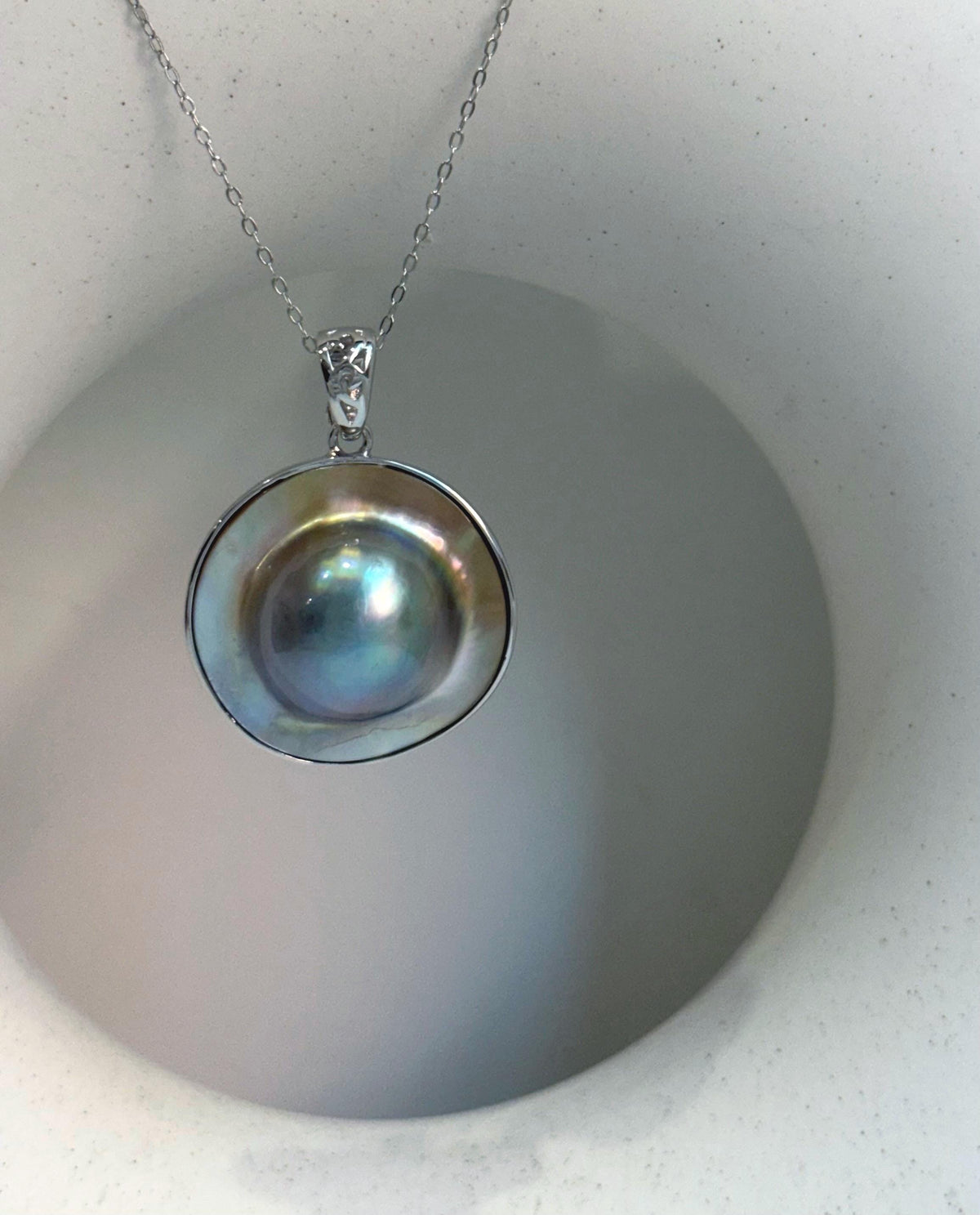 Australian ocean silver iridescent round Mabe s925 silver pendant for her