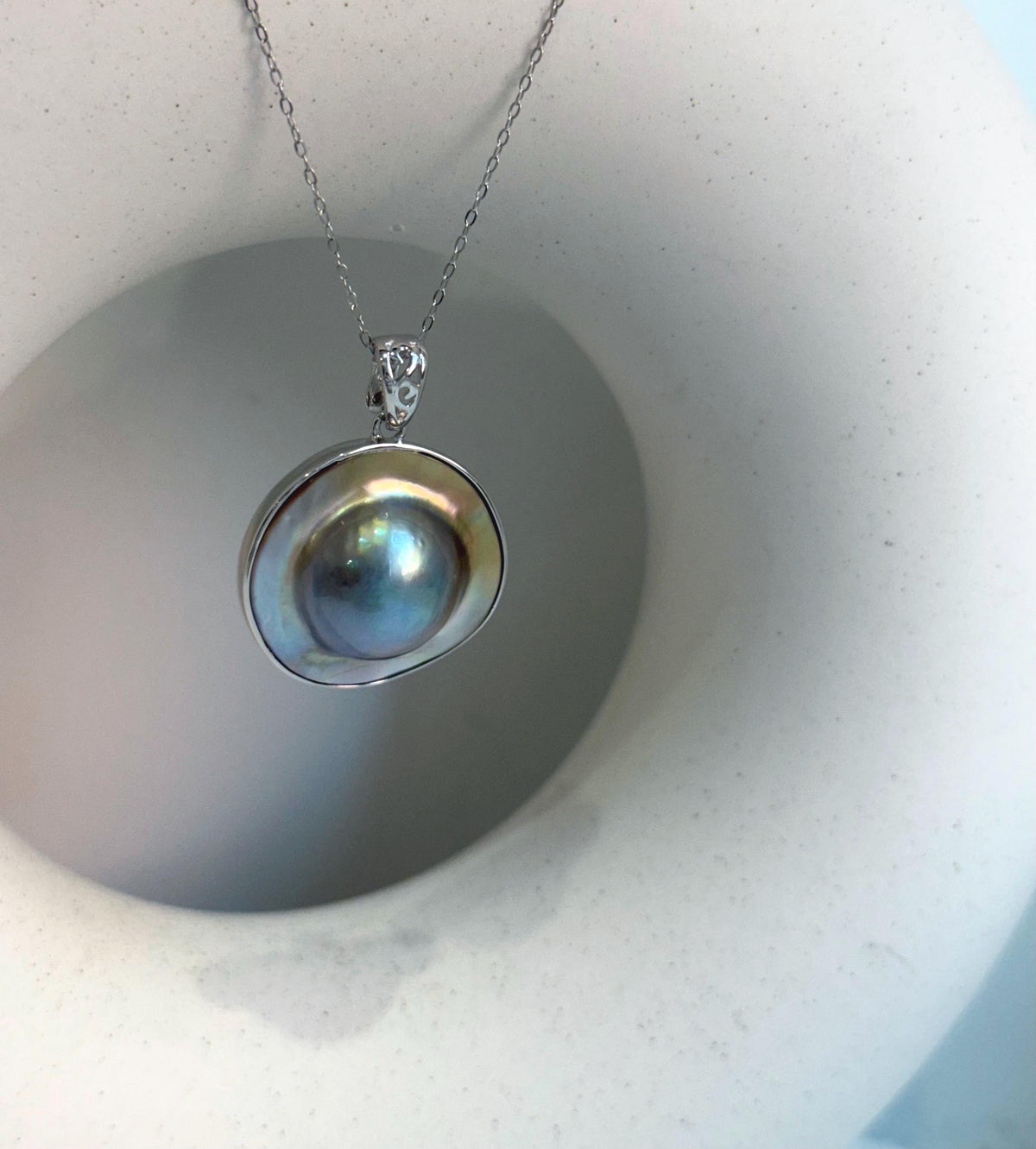 Australian ocean silver iridescent round Mabe s925 silver pendant for her anniversary