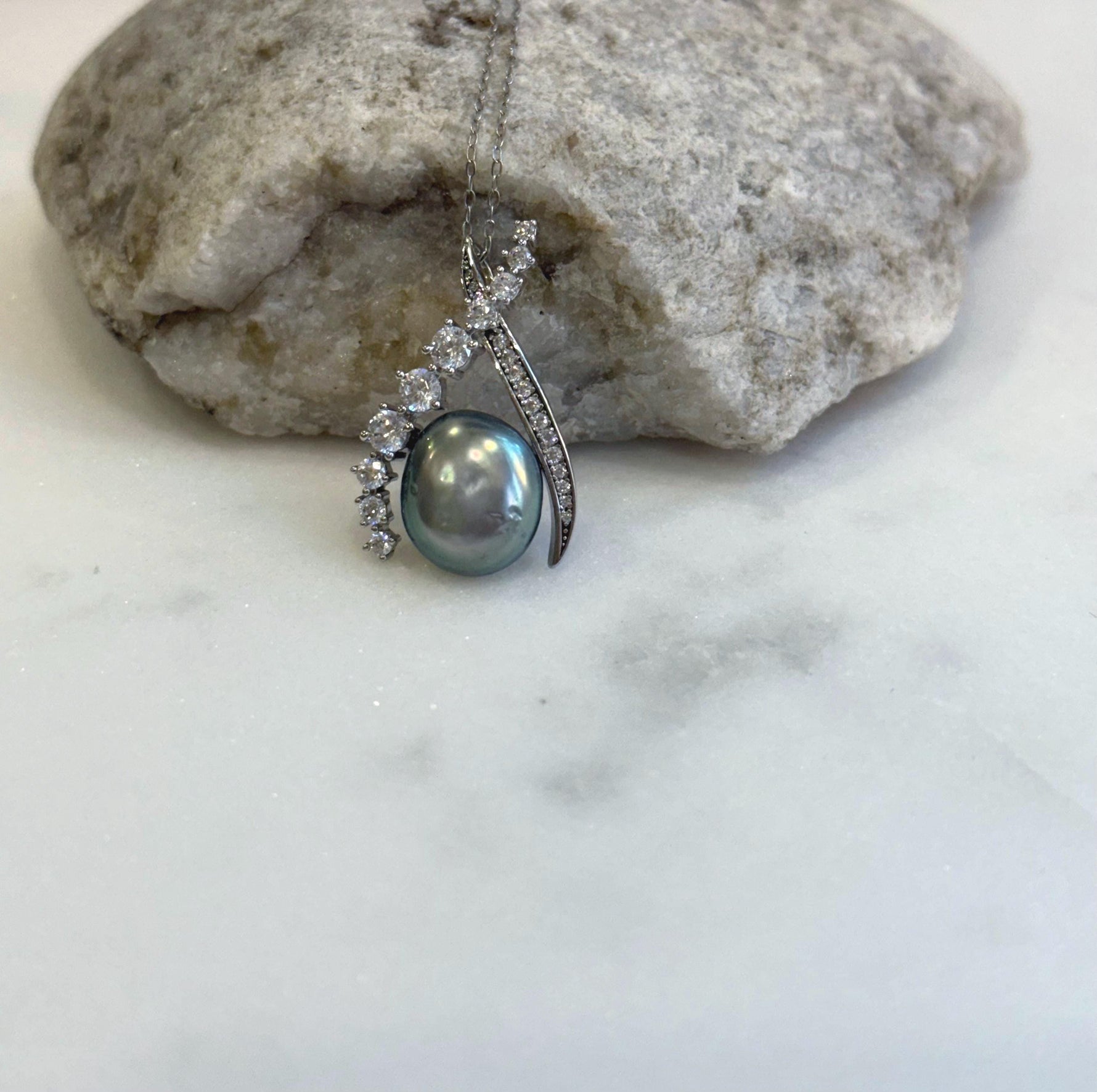 Tahitian Platinum Keshi pearls green hue s925 silver pendant for her birthday