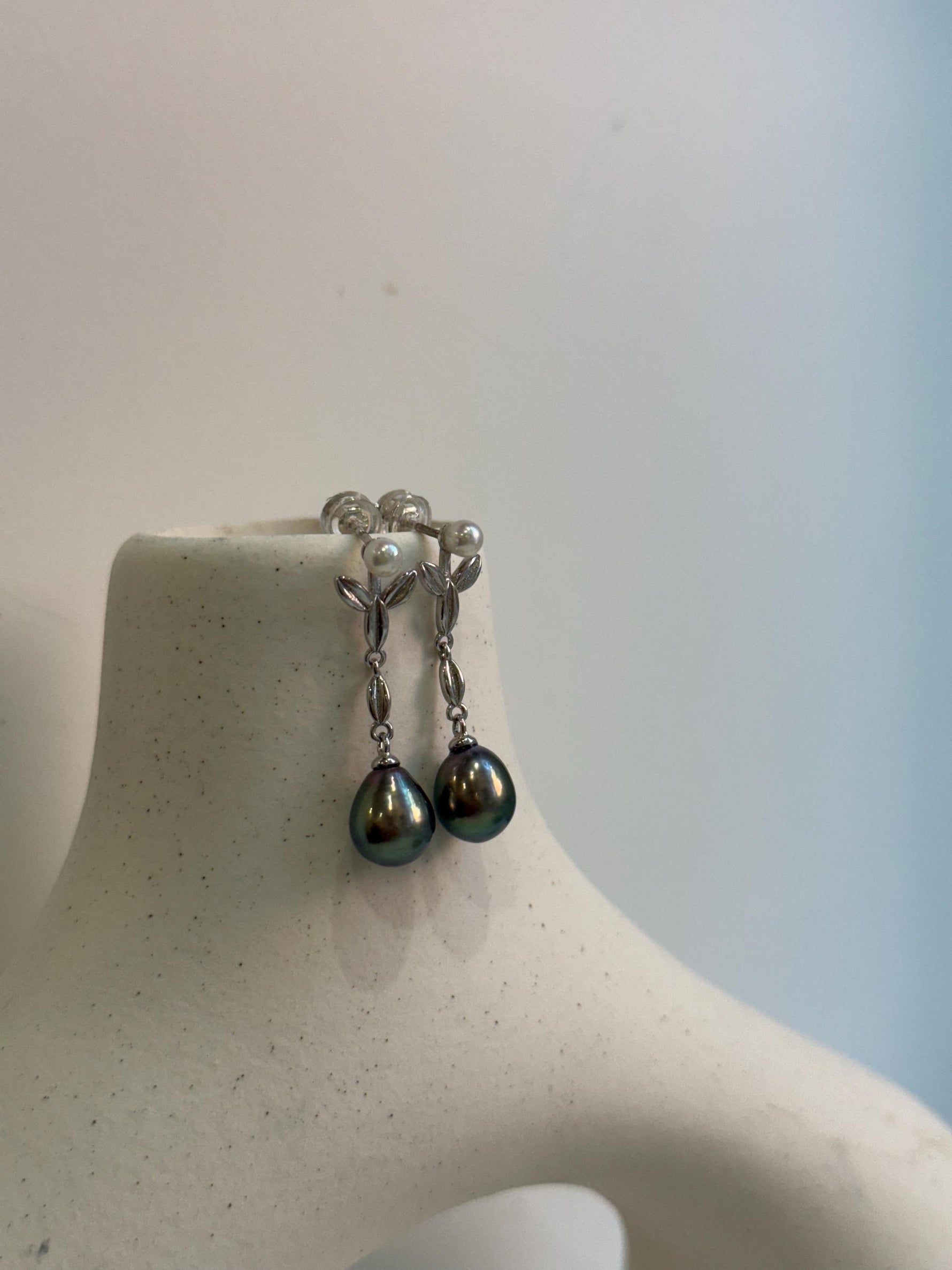 Tahitian Peacock green pearls Akoya ocean pearls s925 silver earrings for her office wear