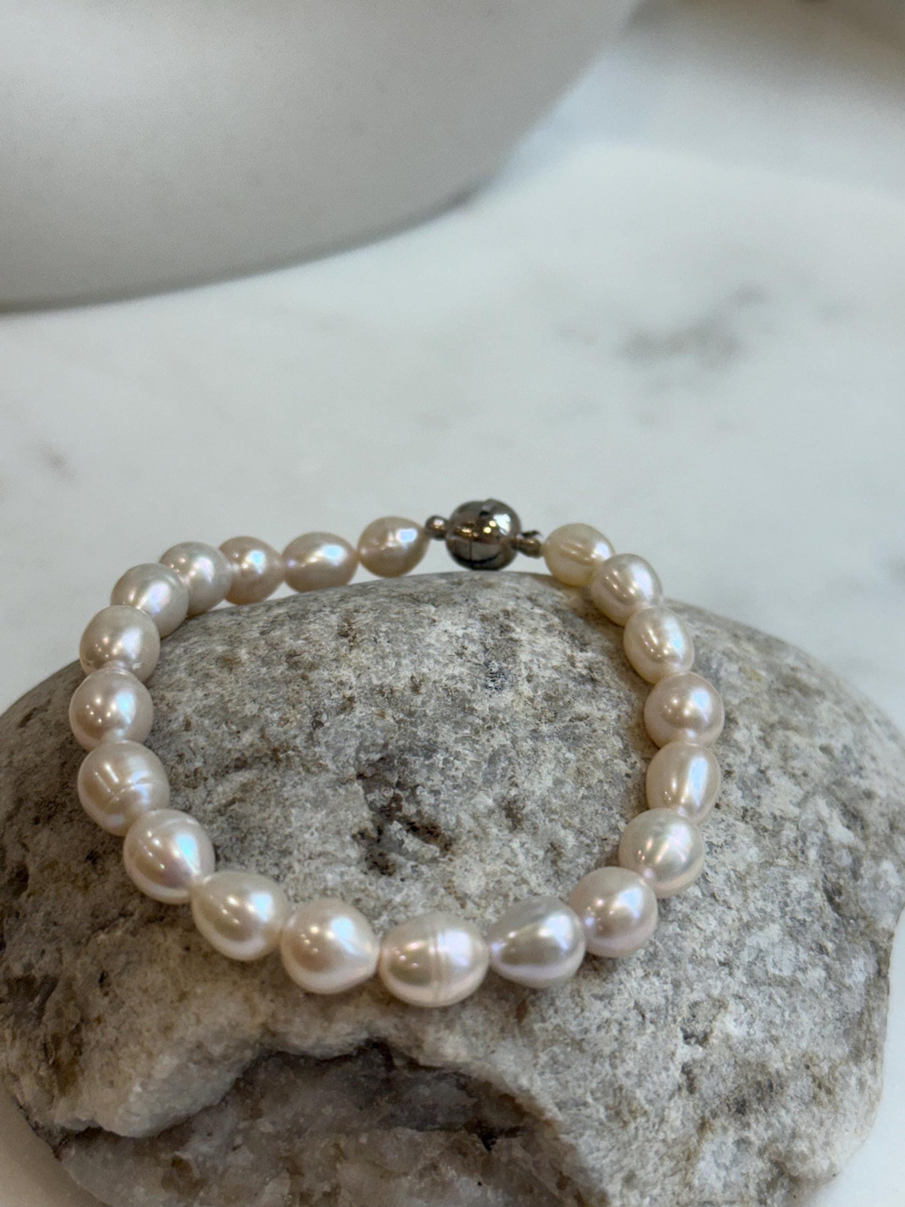 freshwater Keshi pearls bracelet for her graduation