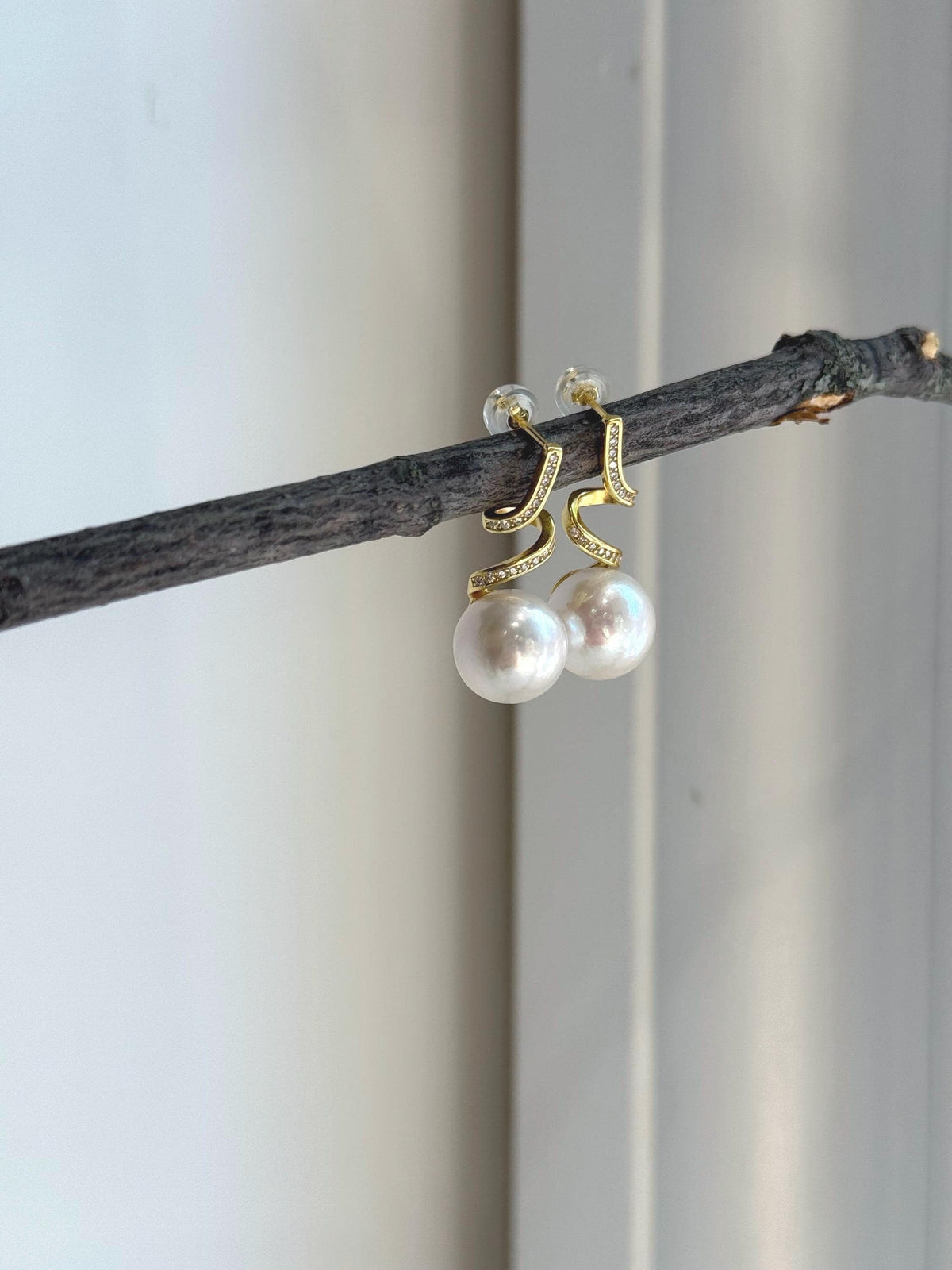 white Edison Pearl s925 silver dangling earrings for her