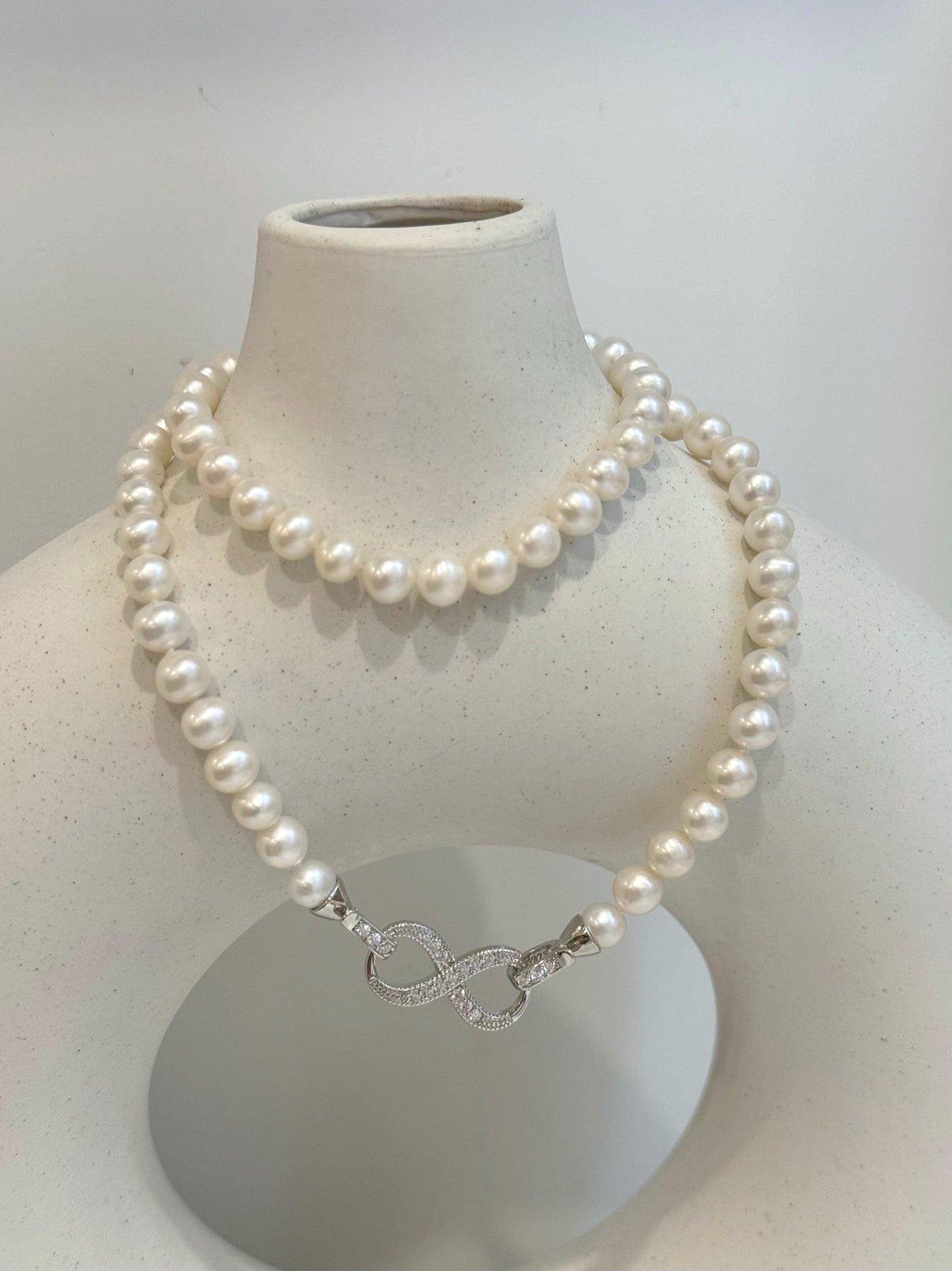 freshwater white pearls s925 silver necklace stand for her