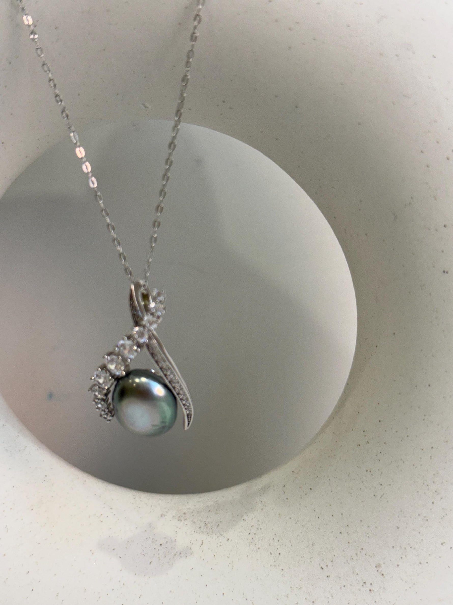 affordable Tahitian Platinum Keshi pearls green hue s925 silver pendant for her