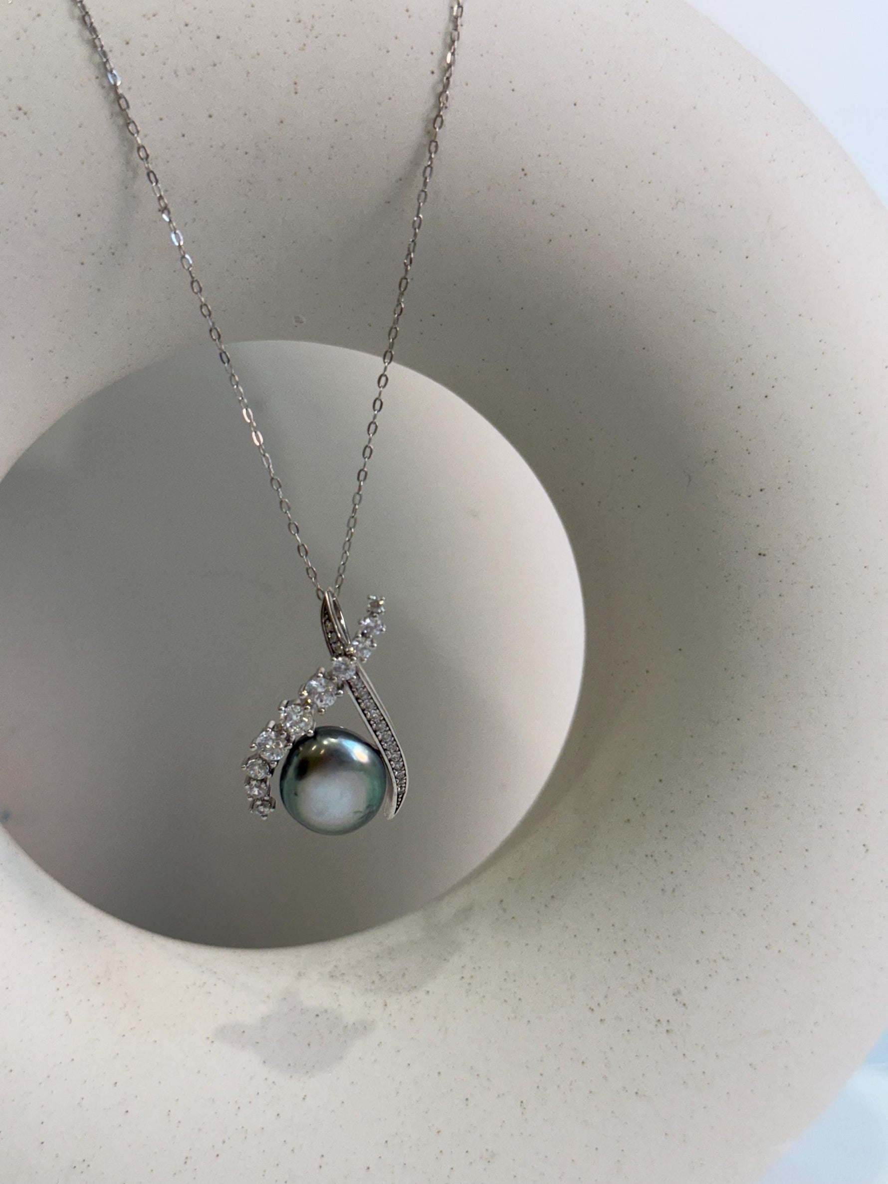 Tahitian Platinum Keshi pearls green hue s925 silver pendant for her birthdays