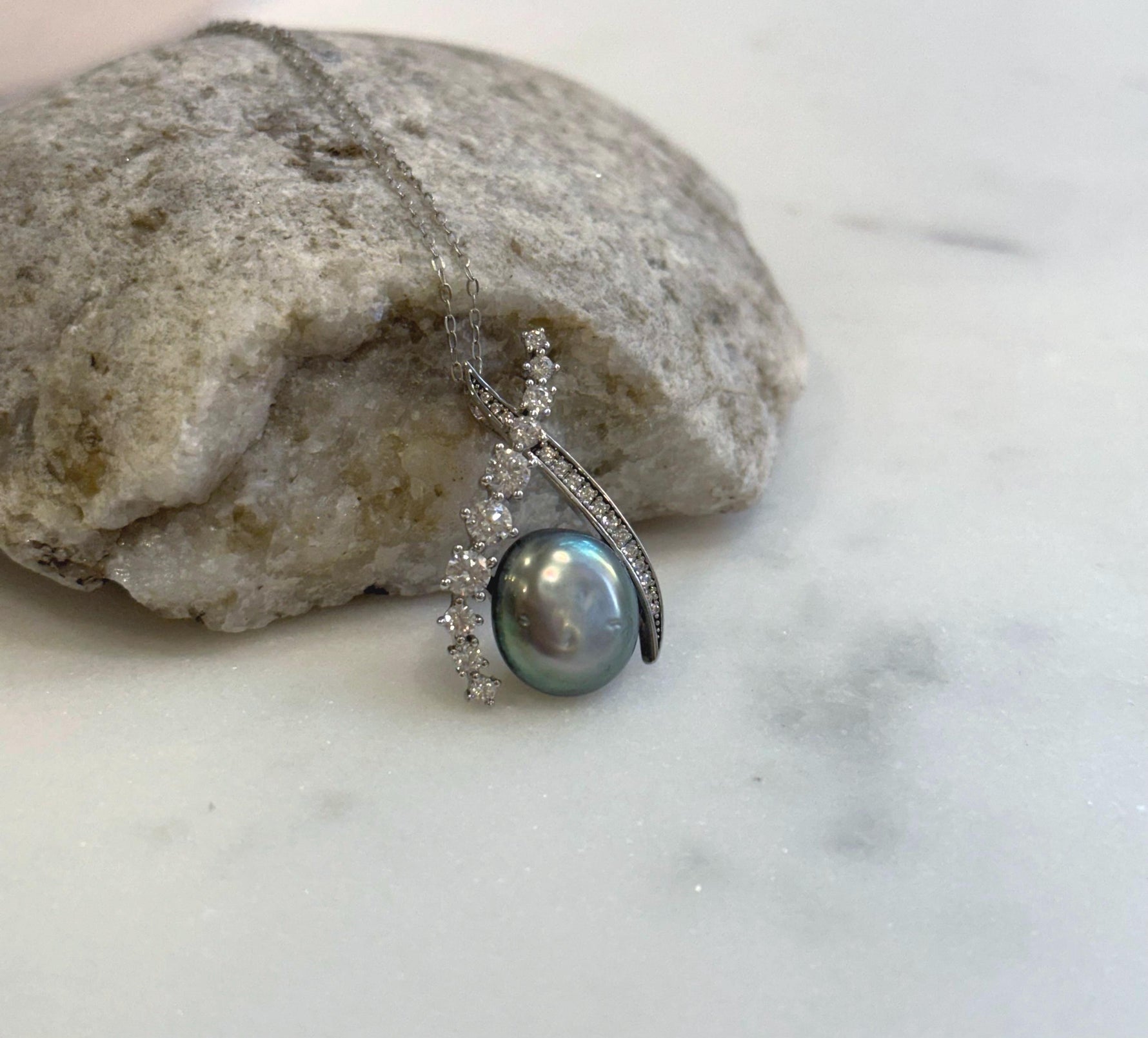 Tahitian Platinum Keshi pearls green hue s925 silver pendant for her