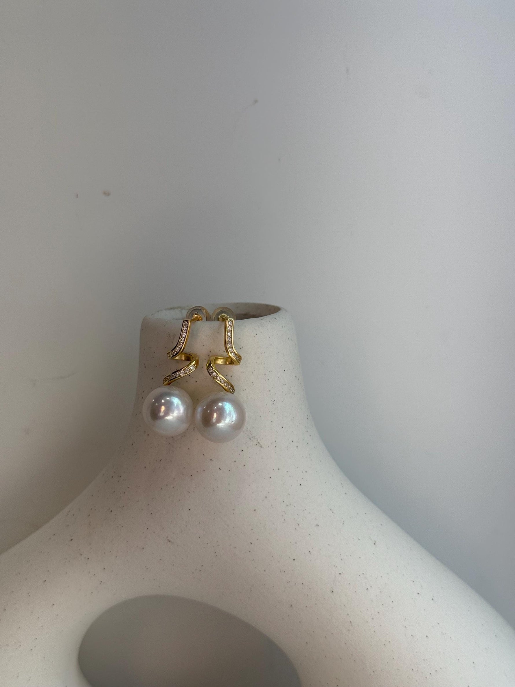 white Edison Pearl s925 silver dangling earrings for her daily wear