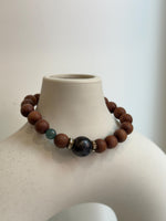 Plum Tahitian ocean pearl sandalwood bracelet for her daily wear