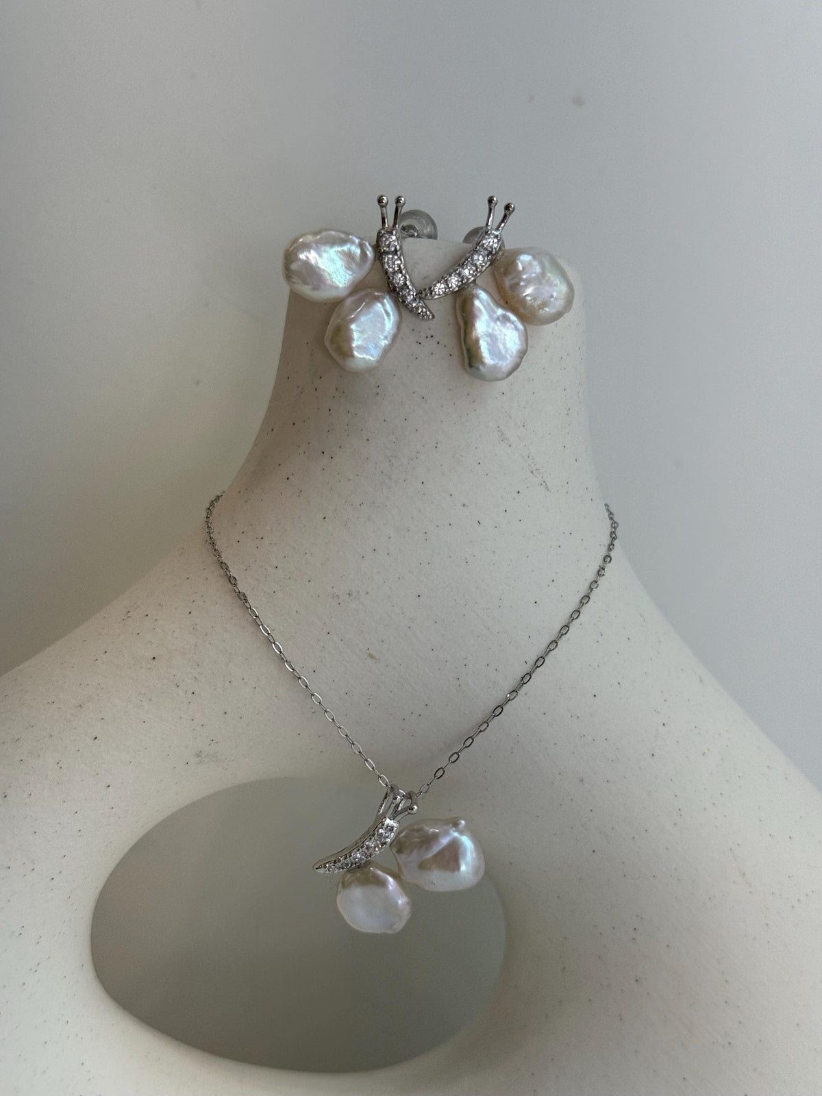 white iridescent petal Keshi pearls s925 silver butterfly earrings necklace pendant set for her office wear