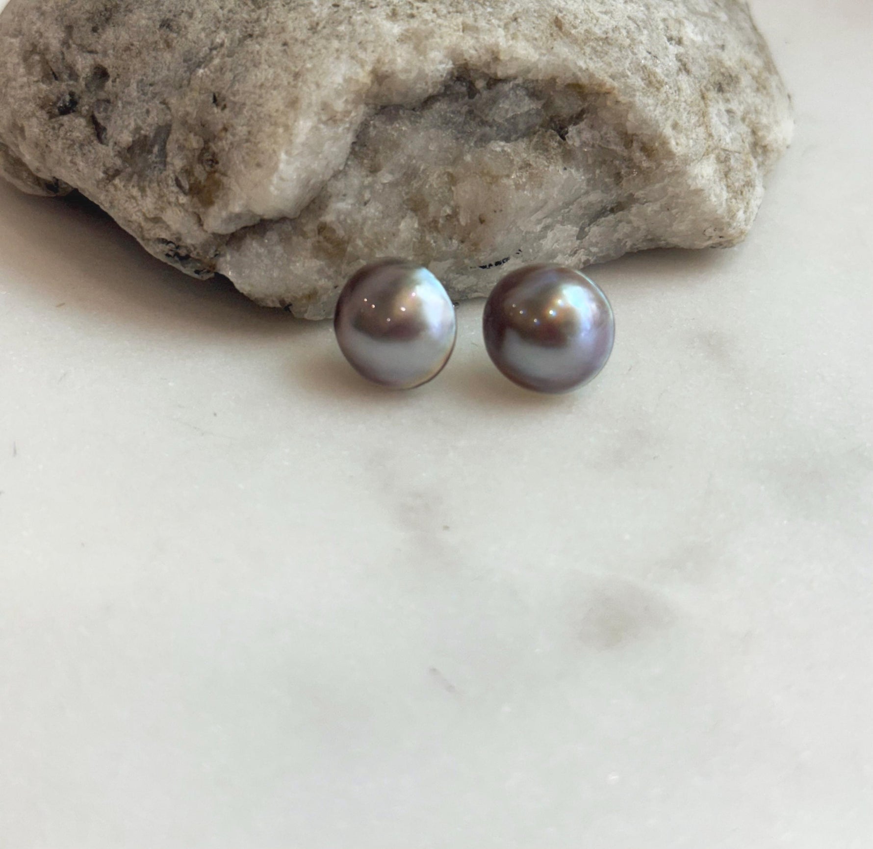 Insale cheap strong luster mauve iridescent round ocean Mabe earrings S925 silver minimalist earrings Gift for her anniversary