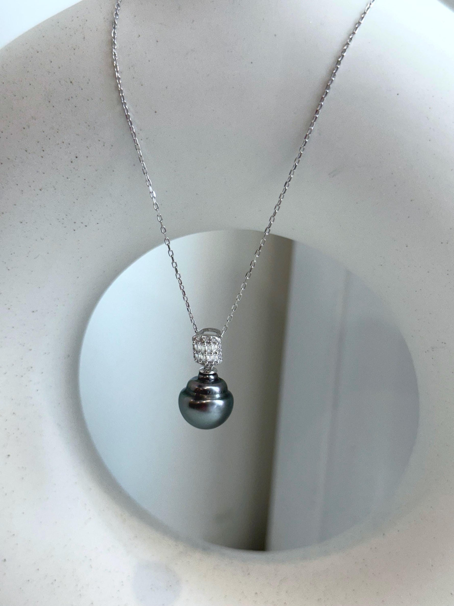 Insale Tahitian Extreme luster mirrored green with platinum hue Ocean Pearl Silver pendant chain Necklace unique gift for her.