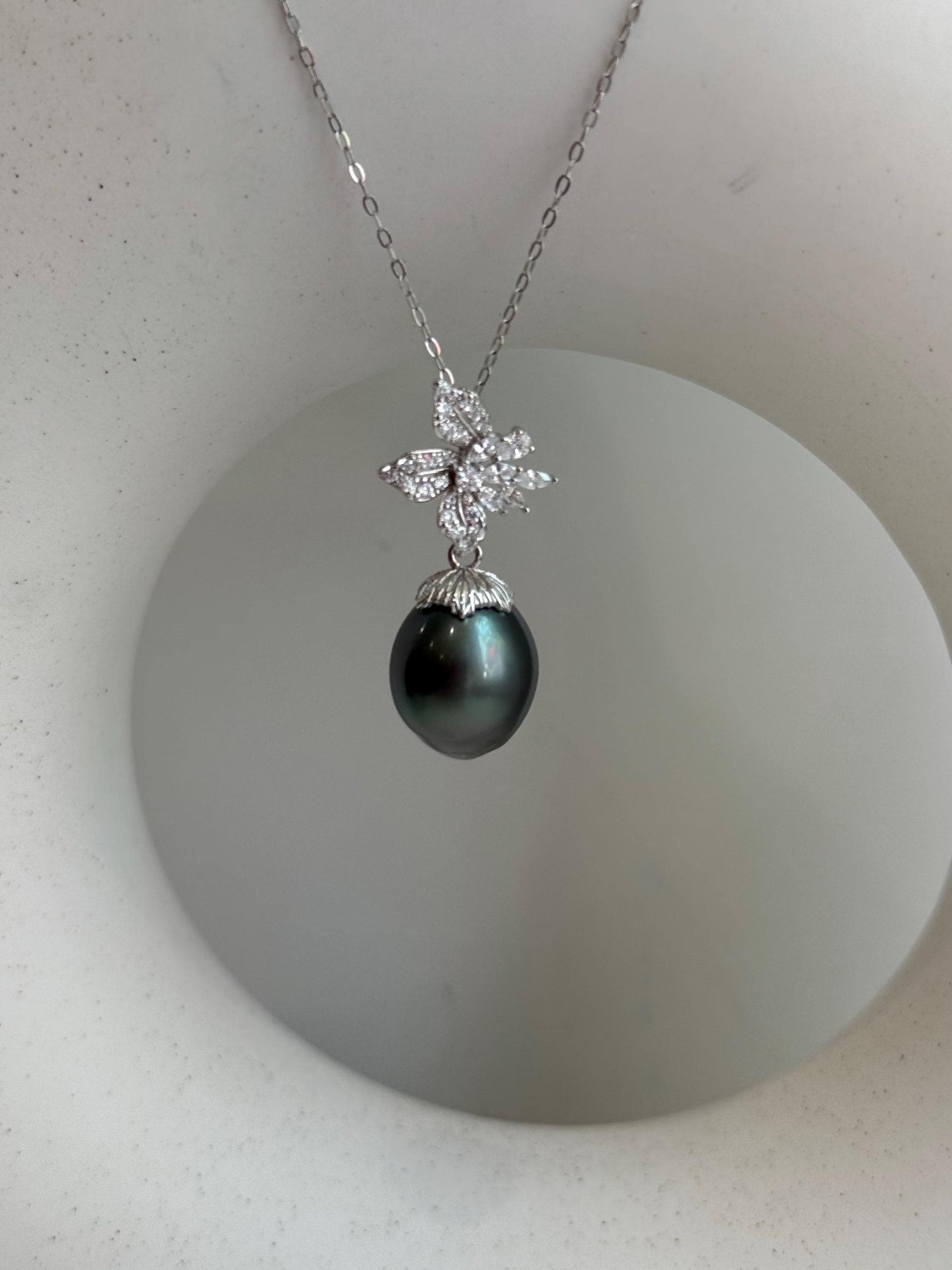 Rare Insale 12.1mm Tahitian Exceptional Elegant silver green Ocean Pearl floral pendant Necklace unique gift for her anniversary
