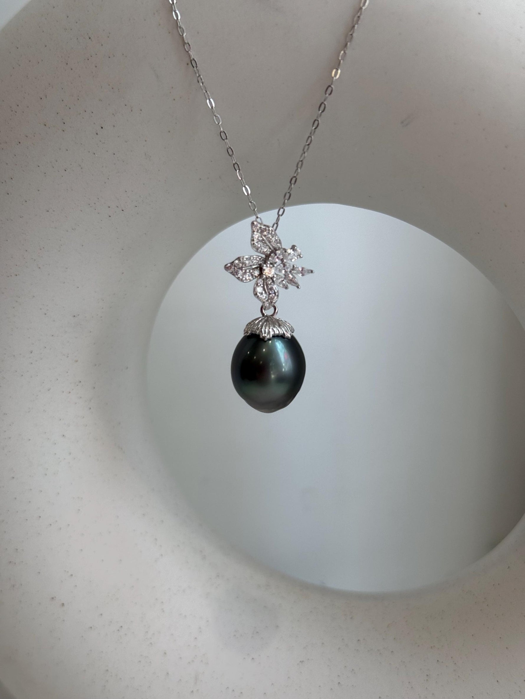 Rare Insale 12.1mm Tahitian Exceptional Elegant silver green Ocean Pearl floral pendant Necklace unique gift for her daily wear