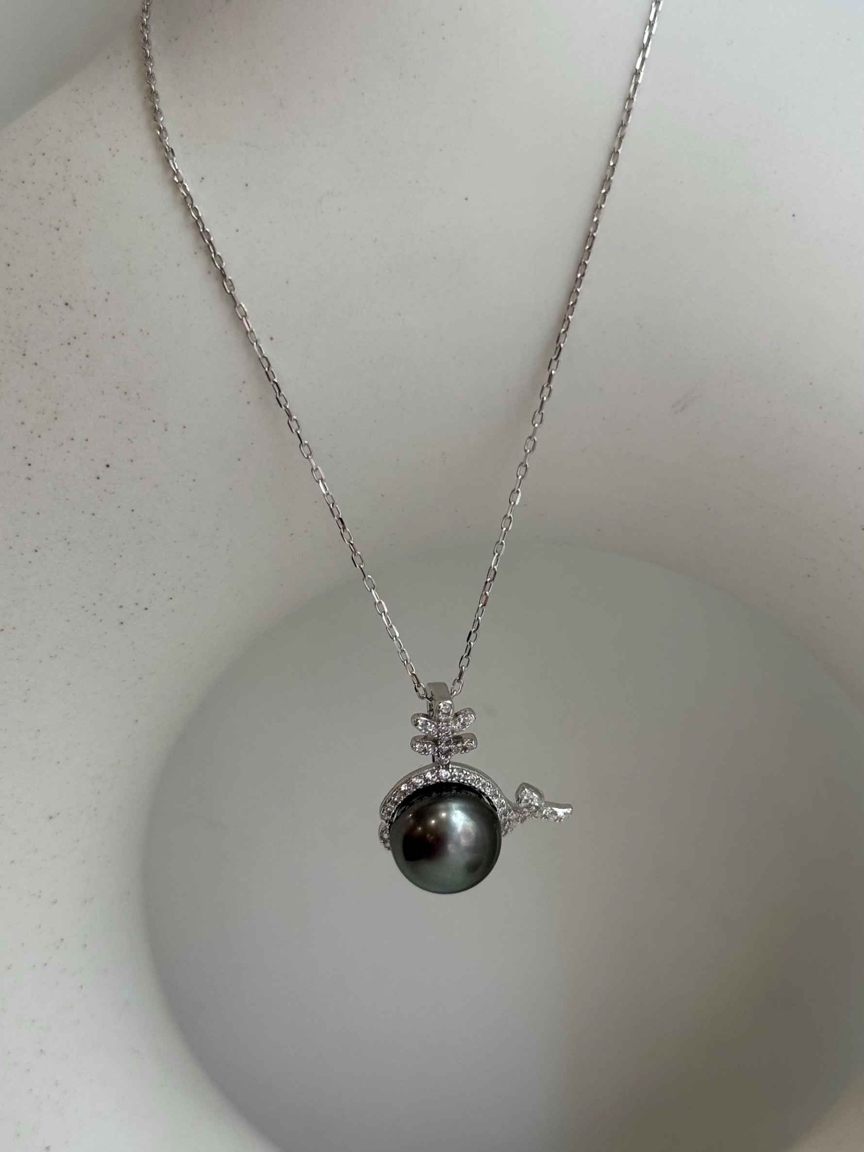 9.8mm Insale Tahitian strong luster mirrored green with brown hue Ocean Pearl Silver whale pendant chain Necklace unique gift for her.