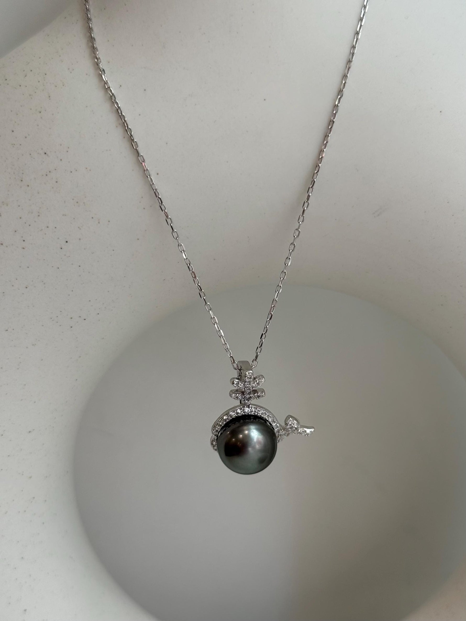 9.8mm Insale Tahitian strong luster mirrored green with brown hue Ocean Pearl Silver whale pendant chain Necklace unique gift for her.