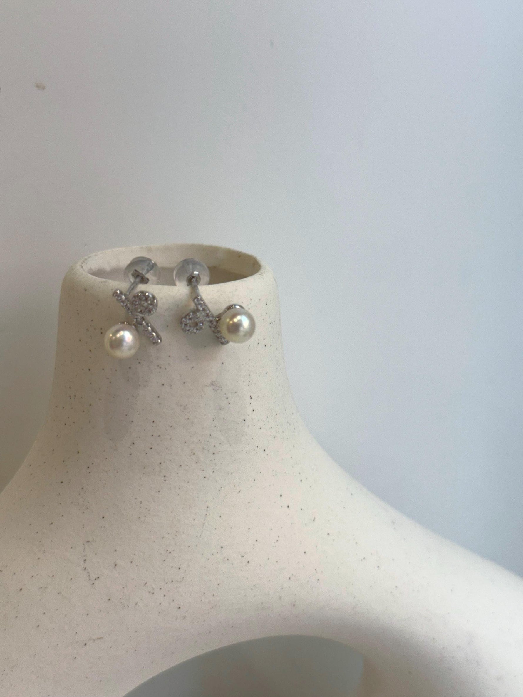 2pcs extremely strong luster freshwater Pearls S925 silver vintage earring gift for her daily office wear. 5.5mm