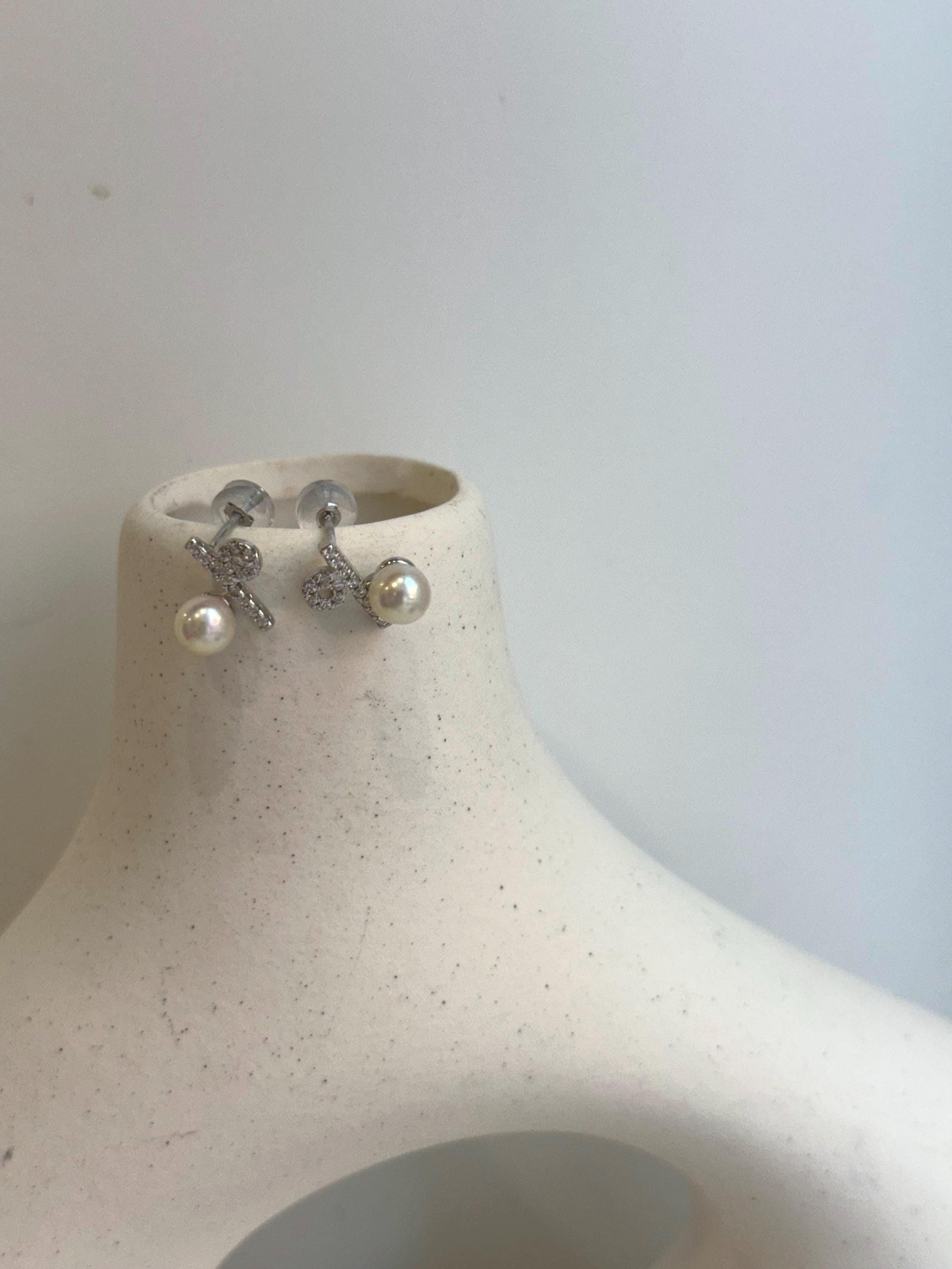 2pcs extremely strong luster freshwater Pearls S925 silver vintage earring gift for her daily office wear. 5.5mm