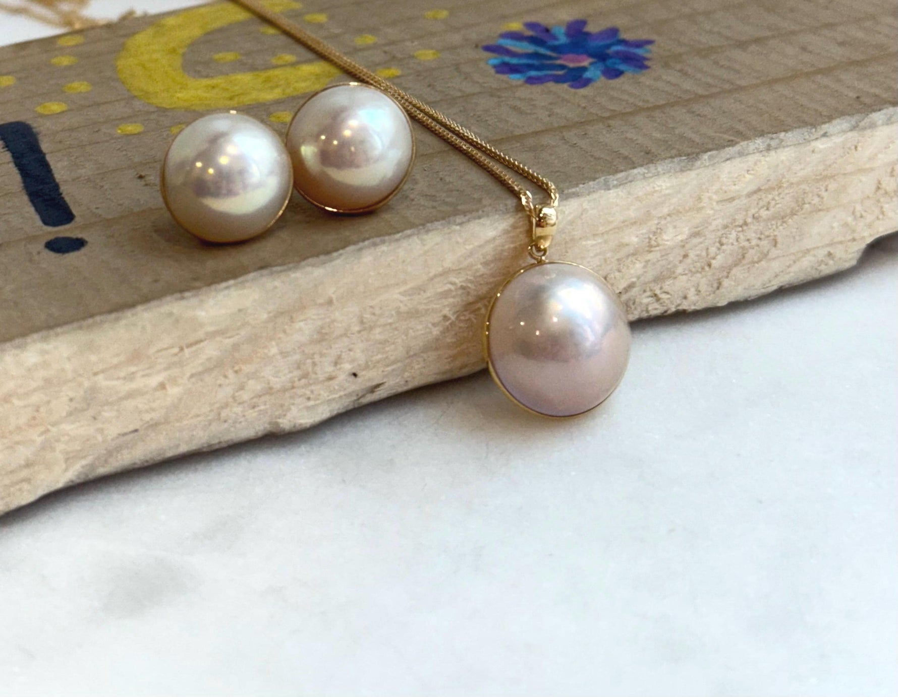 Au750 18K Gold 15mm 12.7mm clean smooth extreme luster Japanese Ocean Mabe ivory with pink hue Pearls pendant earrings