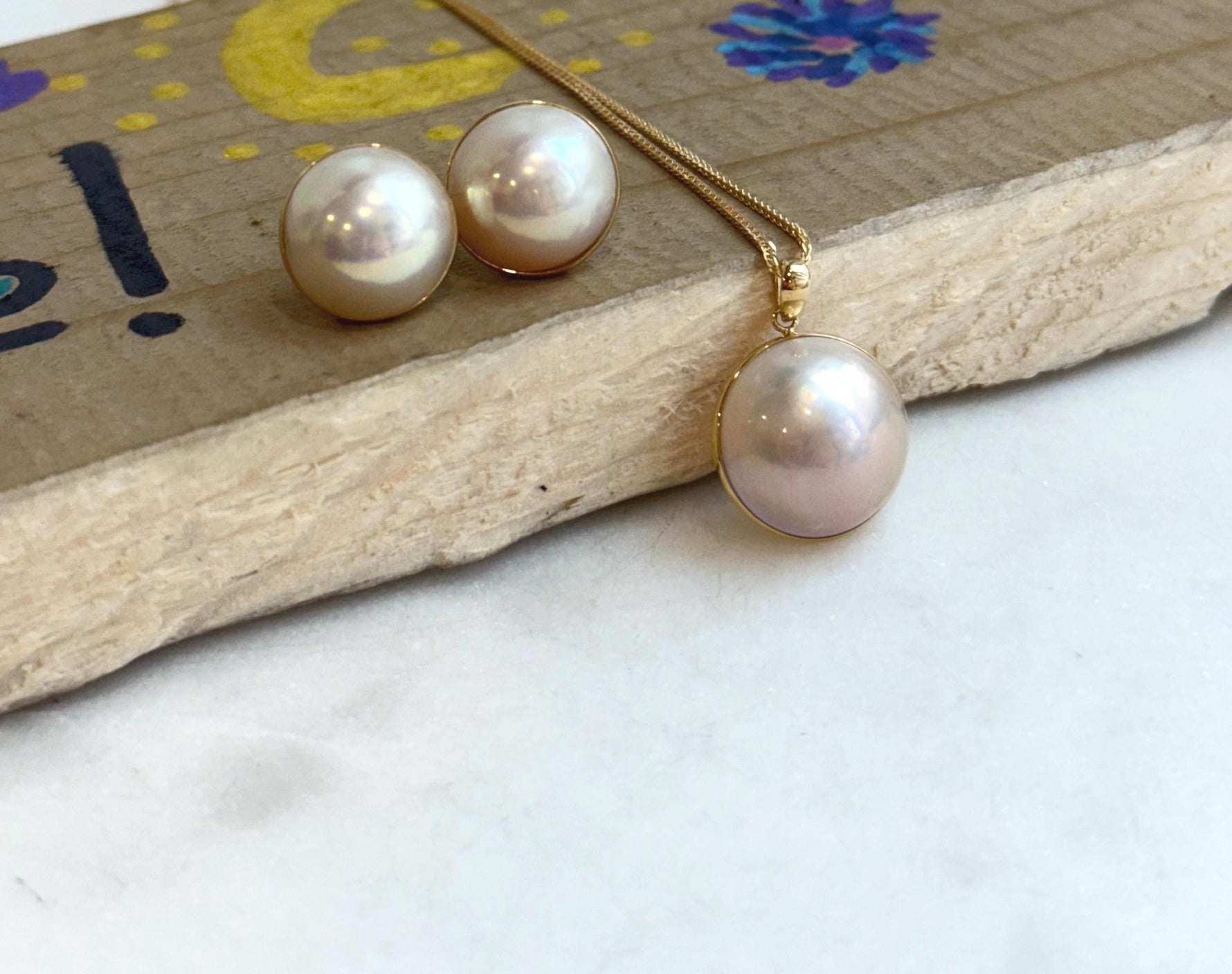 Au750 18K Gold 15mm 12.7mm clean smooth extreme luster Japanese Ocean Mabe ivory with pink hue Pearls pendant earrings