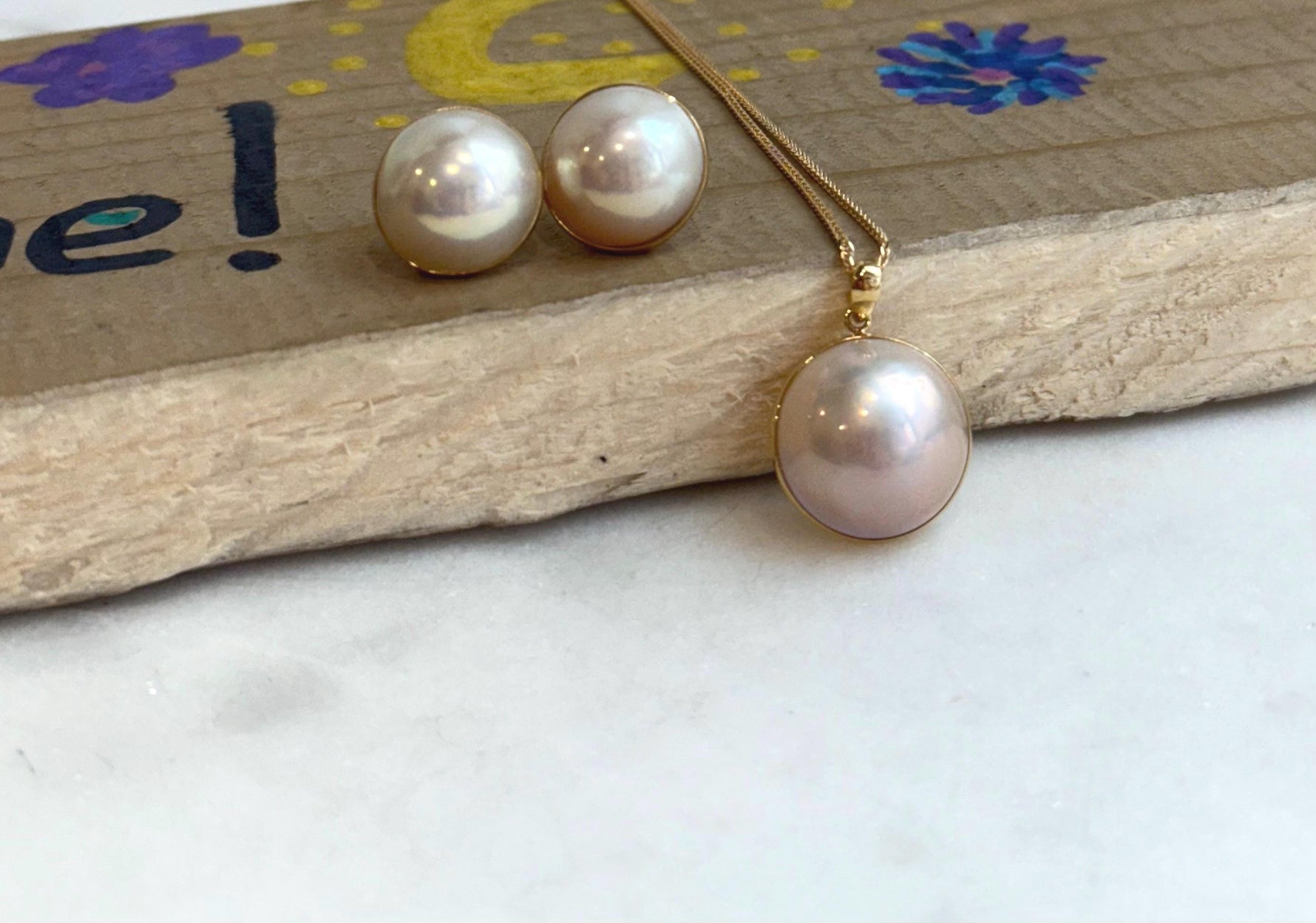 Au750 18K Gold 15mm 12.7mm clean smooth extreme luster Japanese Ocean Mabe ivory with pink hue Pearls pendant earrings