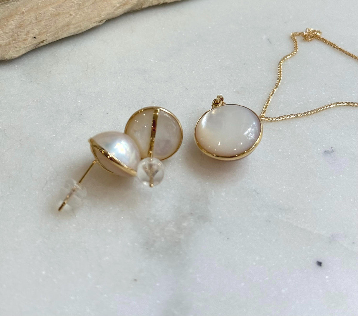 Au750 18K Gold 15mm 12.7mm clean smooth extreme luster Japanese Ocean Mabe ivory with pink hue Pearls pendant earrings