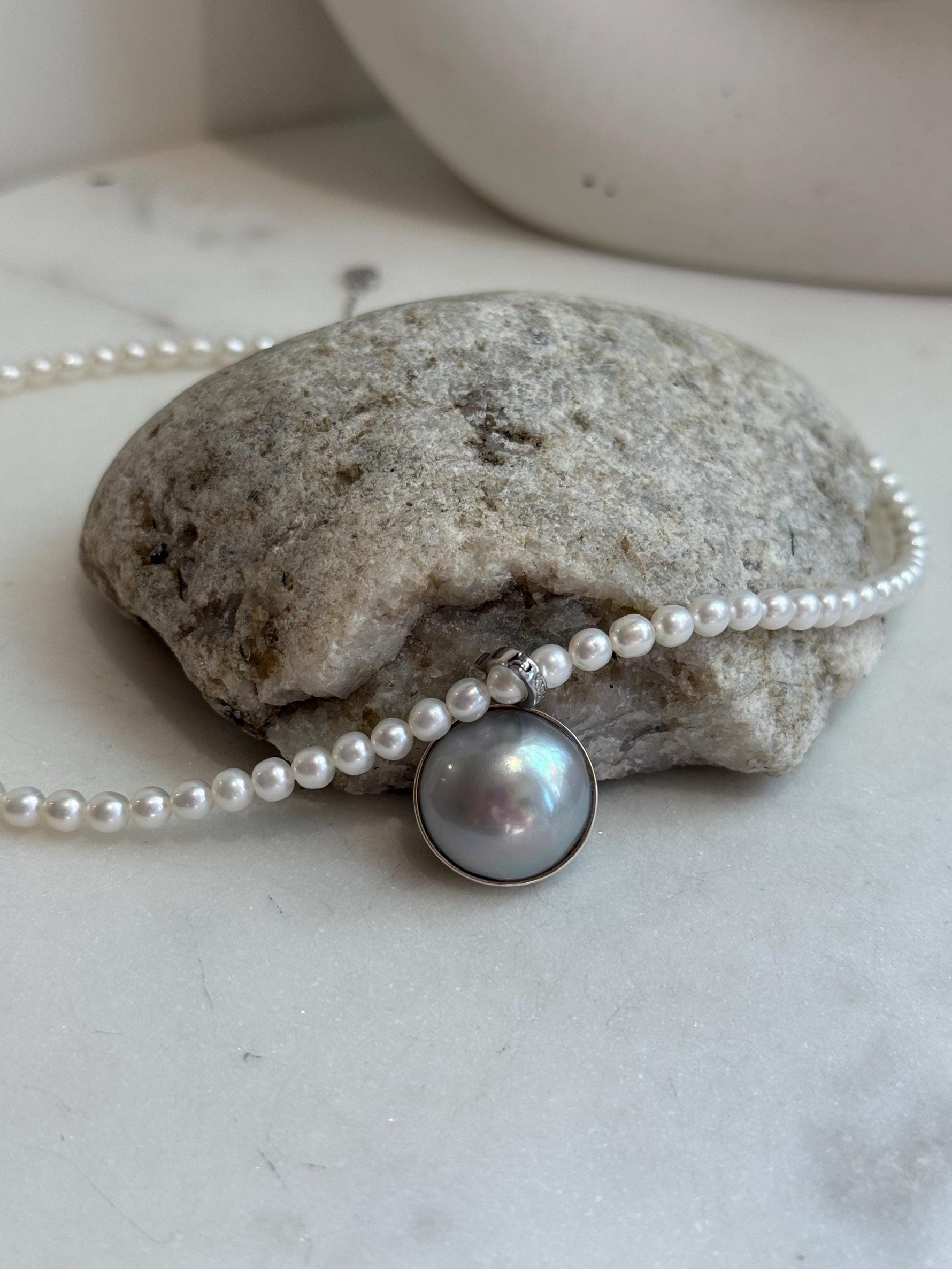 18.8mm clean smooth extreme luster Mirrored Freshwater Blue silver Mabe Pearl S925 silver pendant with white pearl necklace set.