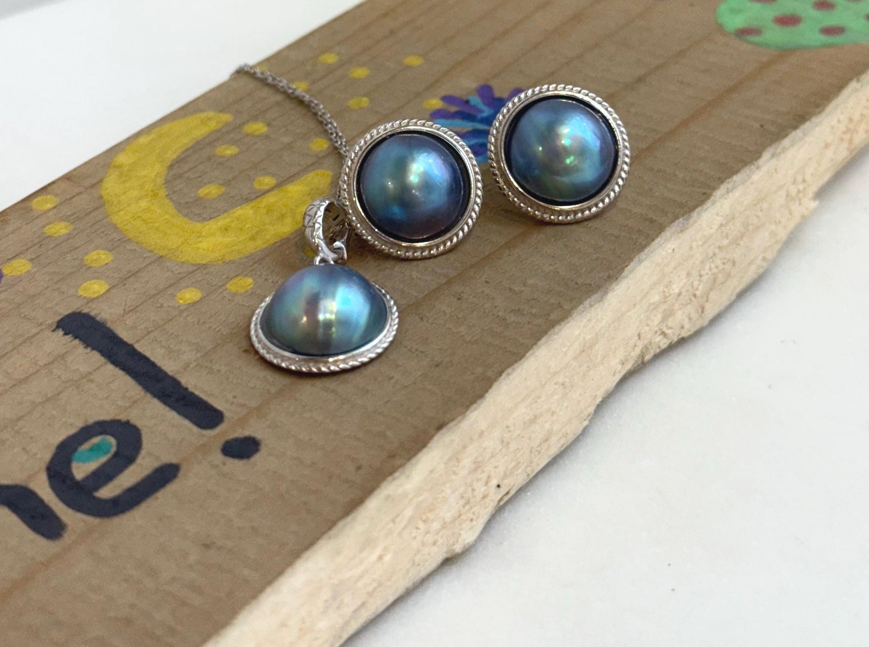 Insale strong luster purple green blue iridescent ocean Mabe dazzling s925 silver earrings & pendant necklace set. Gift for her birthday.