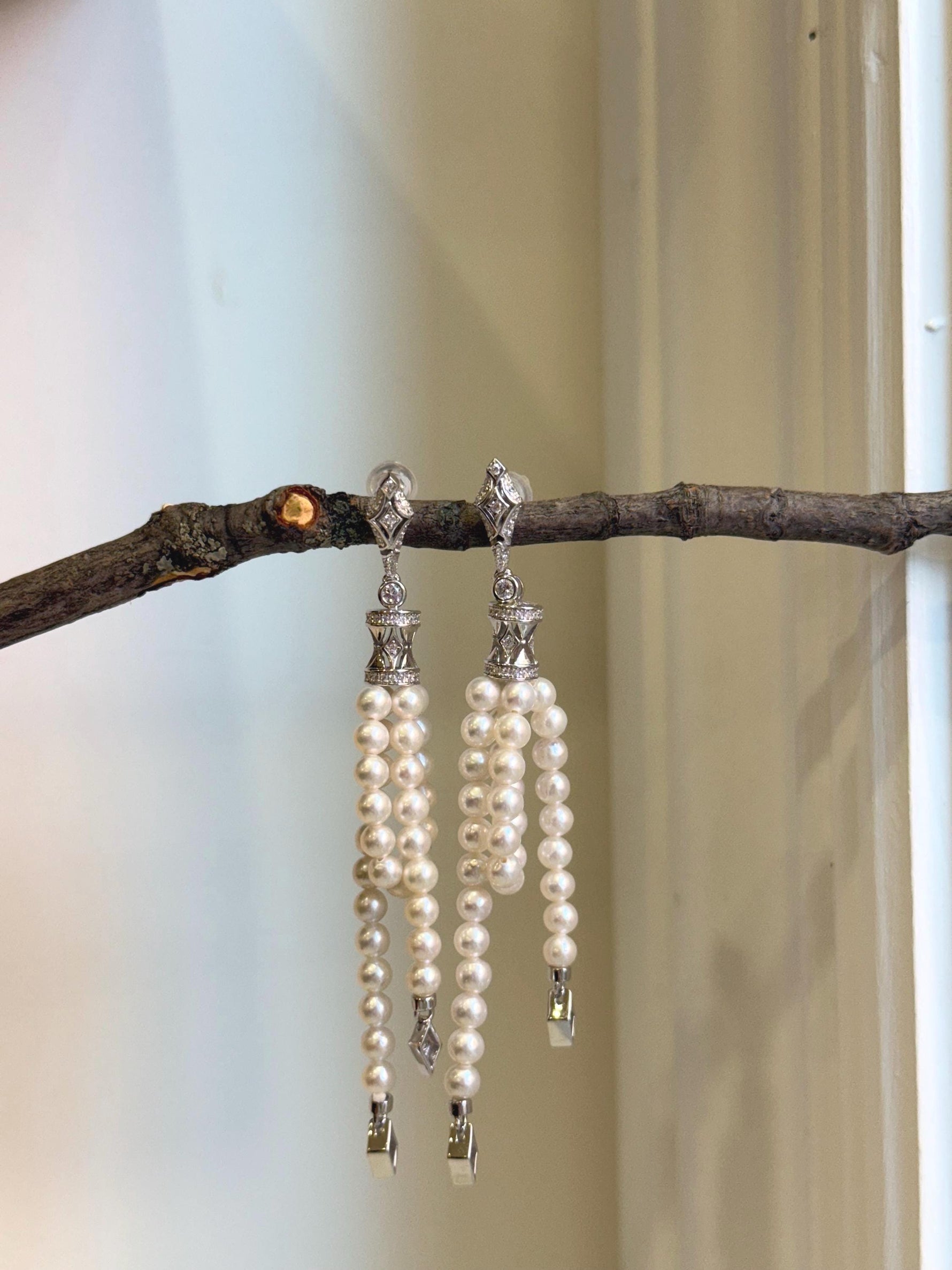 68pcs Extreme luster white small pearls Earring Chandeliers, Vintage, Snake design, 7.7cm high. DDP No Tariffs.