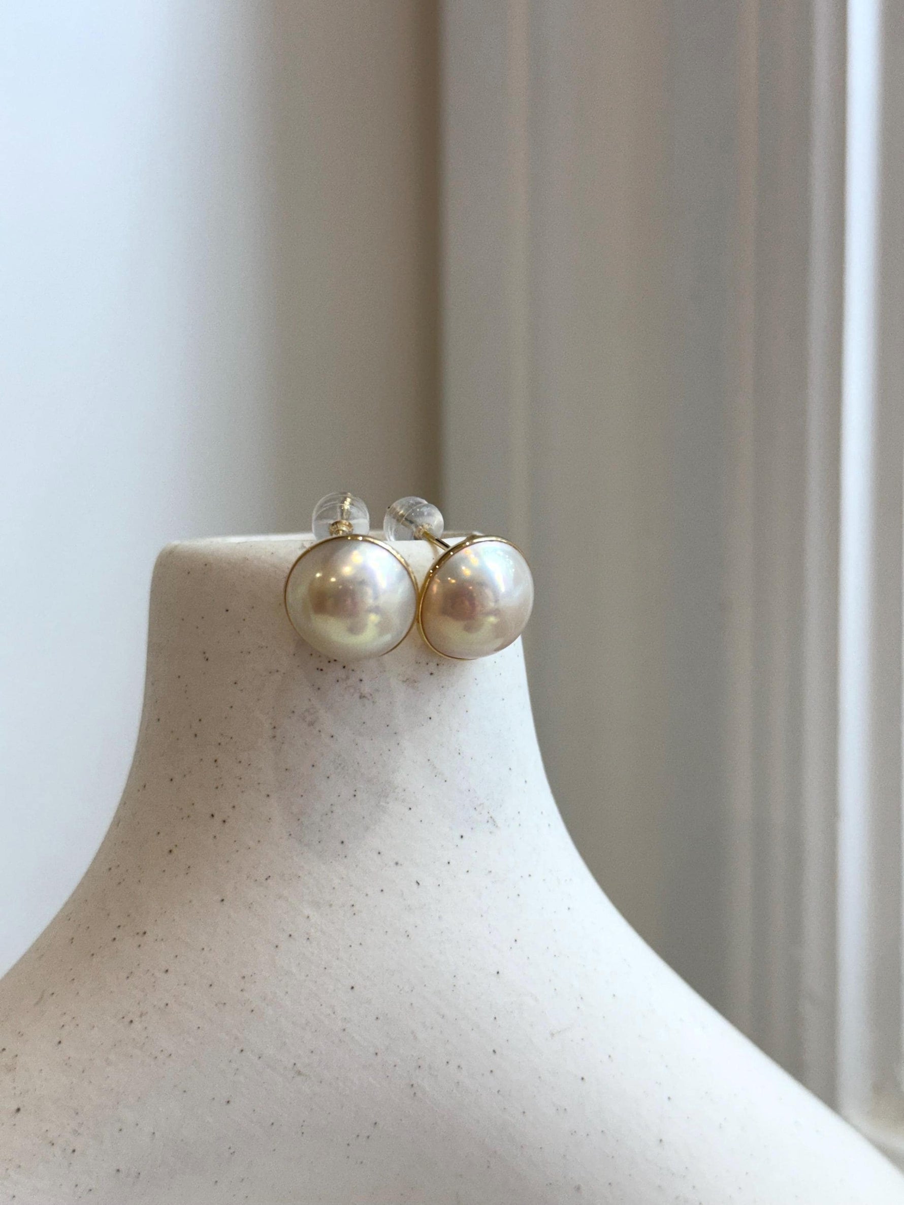 Au750 18K Gold 15mm 12.7mm clean smooth extreme luster Japanese Ocean Mabe ivory with pink hue Pearls pendant earrings