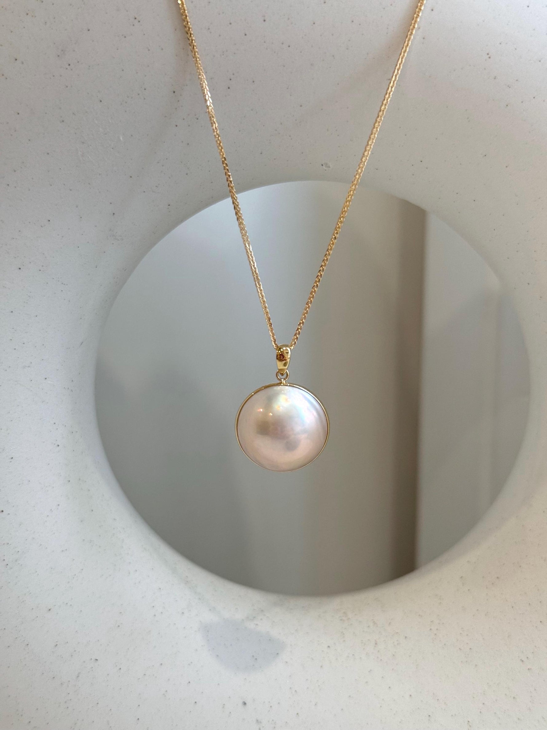 Au750 18K Gold 15mm 12.7mm clean smooth extreme luster Japanese Ocean Mabe ivory with pink hue Pearls pendant earrings