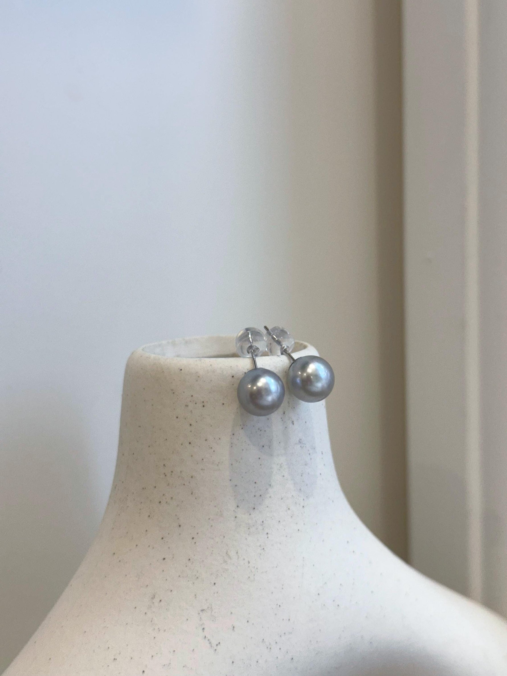 8.2mm Au750 18K Gold Akoya round Blue Silver Extreme luster natural ocean pearls minimalist earrings Gold stud Daily earrings