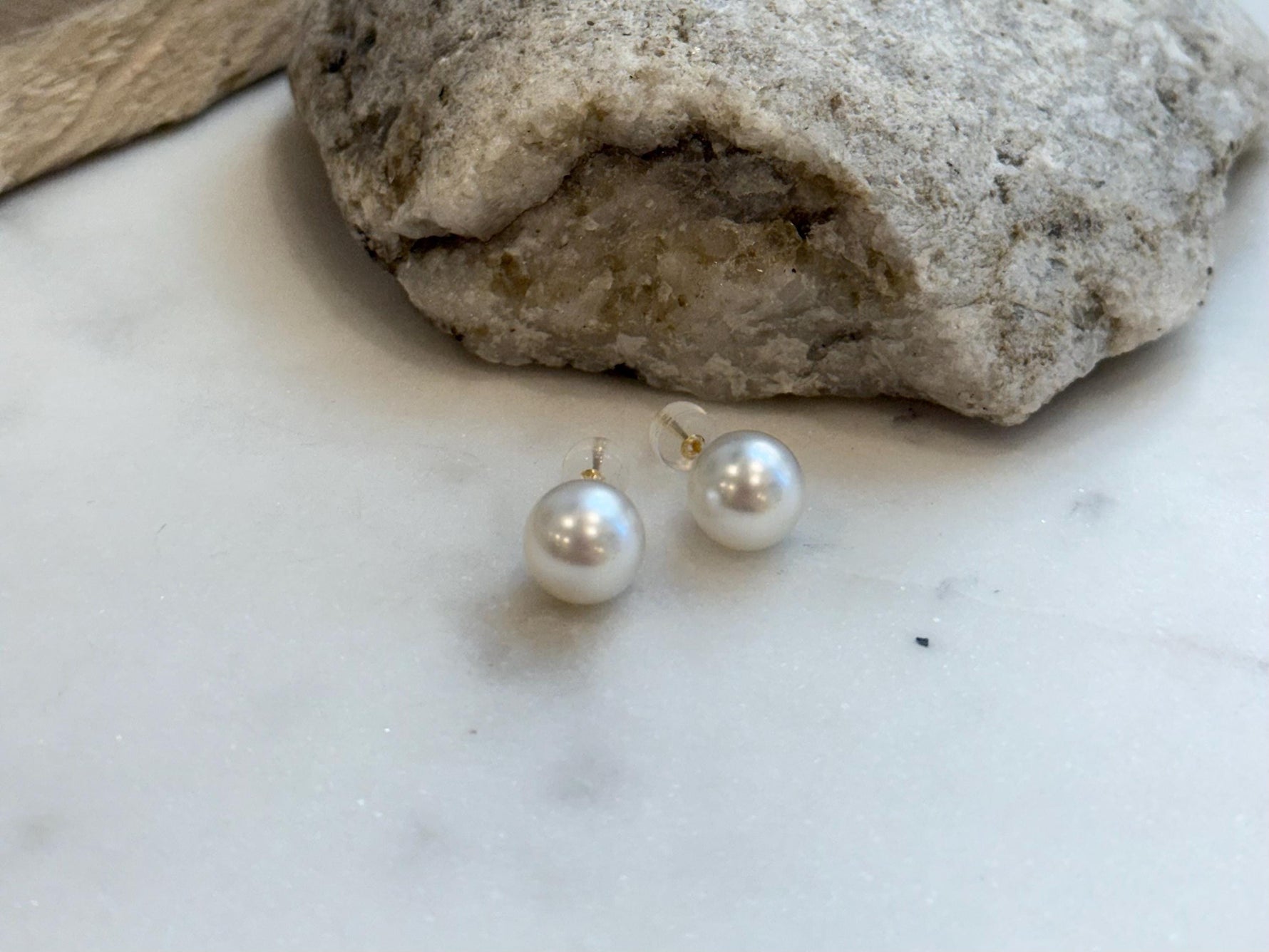 Au750 18K Gold Australian Cold White Ocean Pearls Earrings Studs: Extreme luster, 9.6mm, Super smooth and clean. DDP No tariffs.