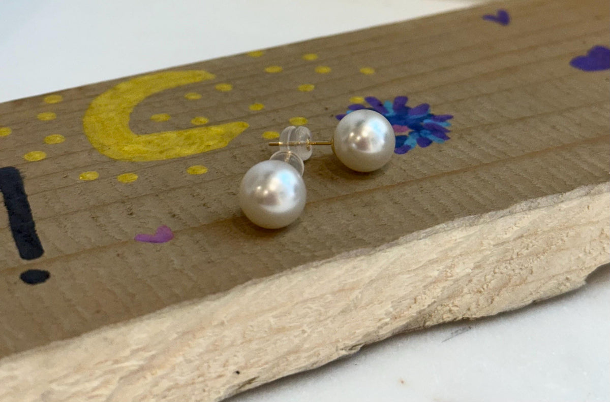 Au750 18K Gold Australian Cold White Ocean Pearls Earrings Studs: Extreme luster, 9.6mm, Super smooth and clean. for her daily wear