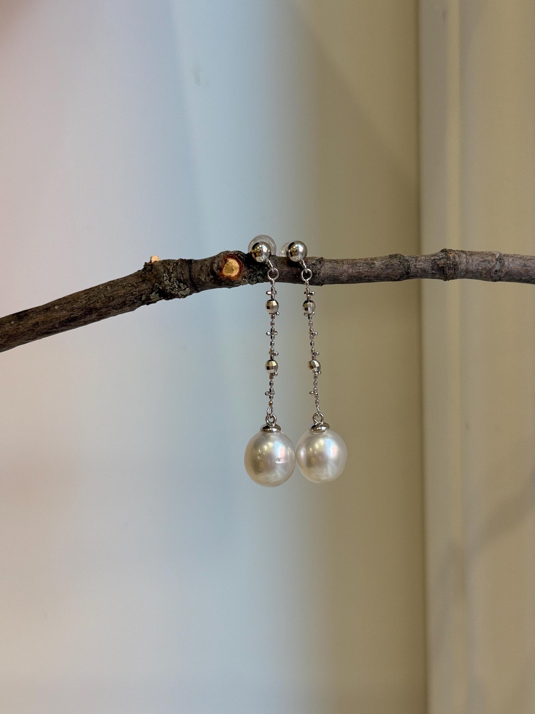 Australian Ocean White Pearls Earrings Chandeliers: Extreme luster mirrored effect, 10mm, 4.6cm high, S925 silver earrings.