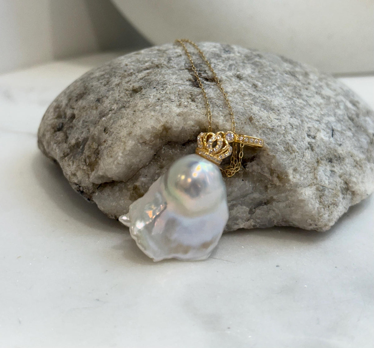 Insale White Iridescent baroque pearl Pendant Necklace Set: Extreme luster, 22.1x25.2mm, S925 silver Crown pendant chain necklace set. for her daily wear