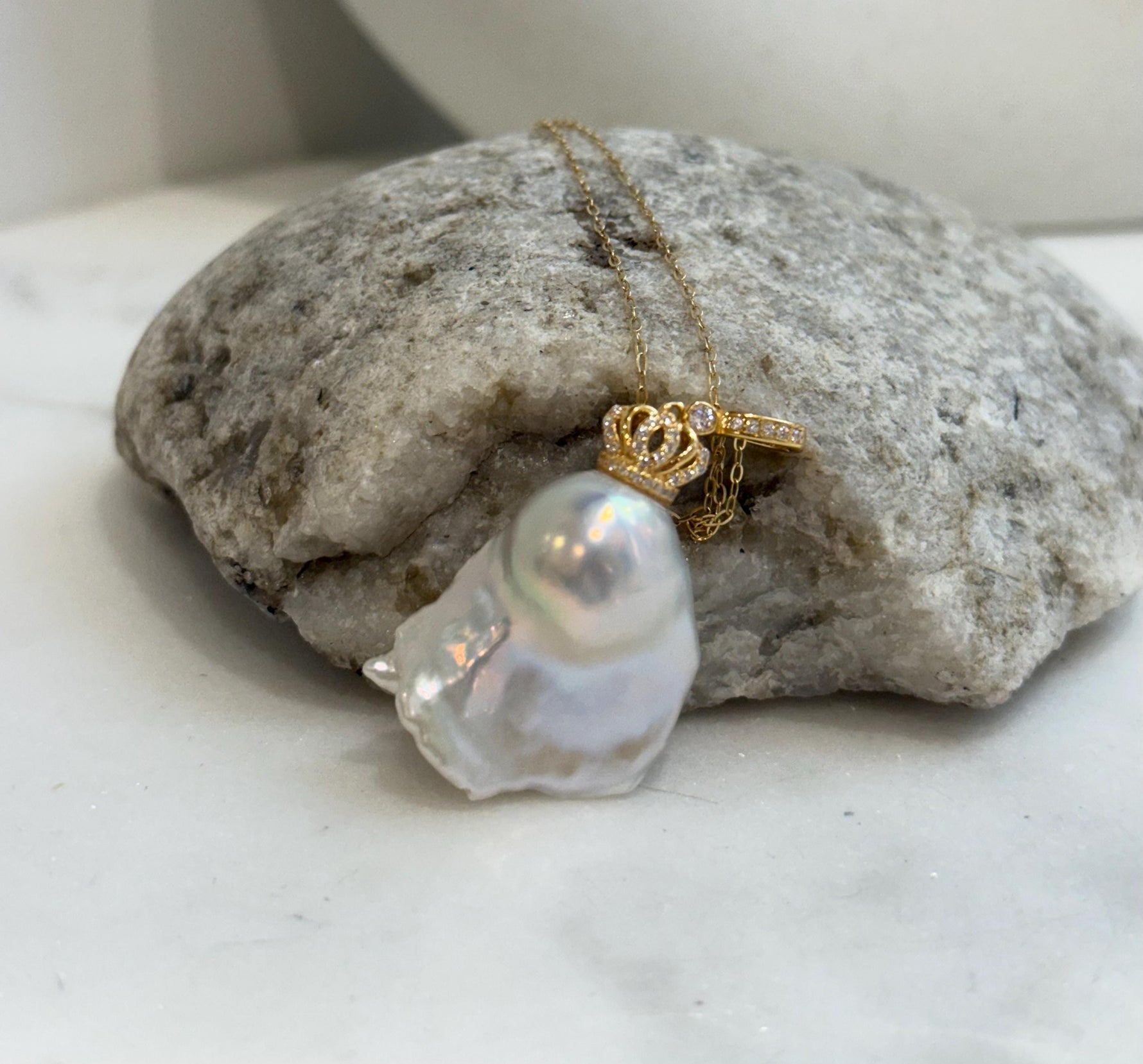 Insale White Iridescent baroque pearl Pendant Necklace Set: Extreme luster, 22.1x25.2mm, S925 silver Crown pendant chain necklace set. for her daily wear
