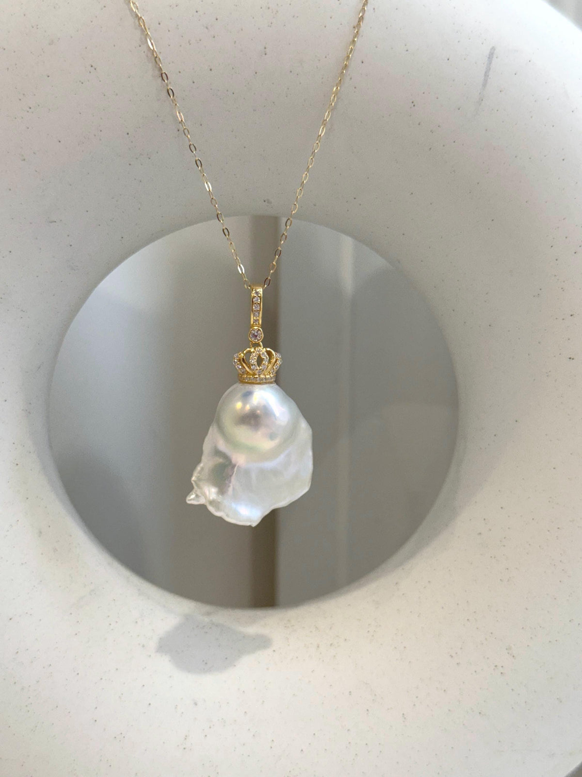 Insale White Iridescent baroque pearl Pendant Necklace Set: Extreme luster, 22.1x25.2mm, S925 silver Crown pendant chain necklace set.