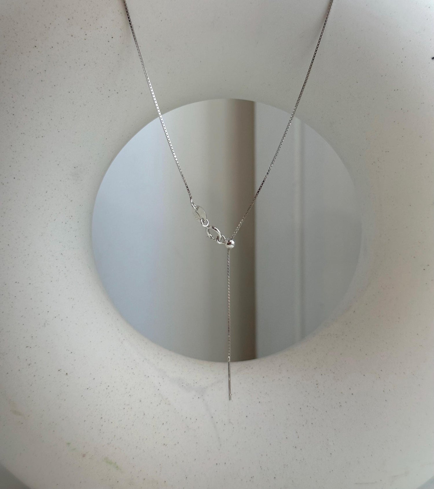 Not for seperate purchase!! 0.7mm thick s925 silver box chain necklace, adjustable size to 20”, with needle for floating pendant. silver.