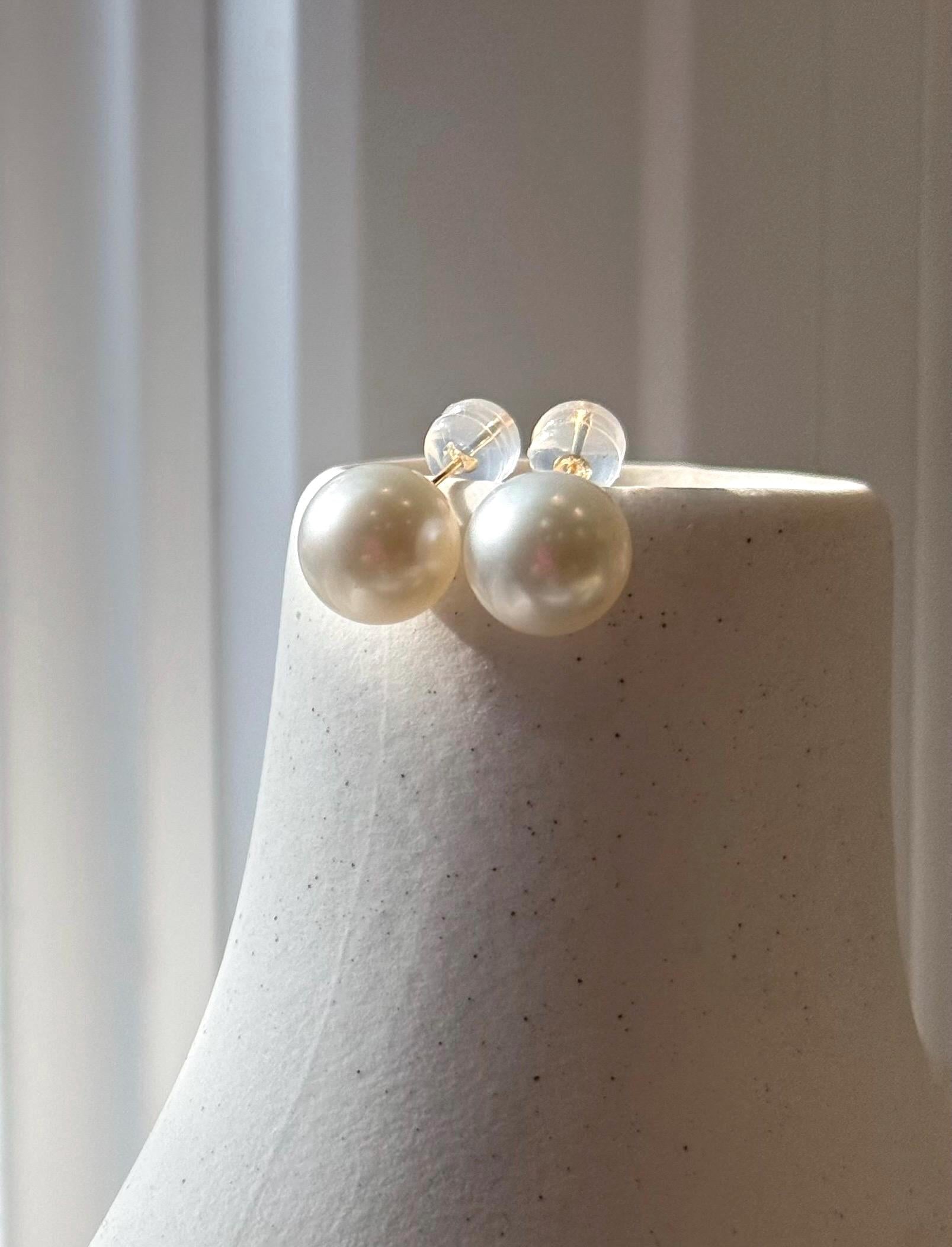 Au750 18K Gold Australian Cold White Ocean Pearls Earrings Studs: Extreme luster, 9.6mm, Super smooth and clean. DDP No tariffs.