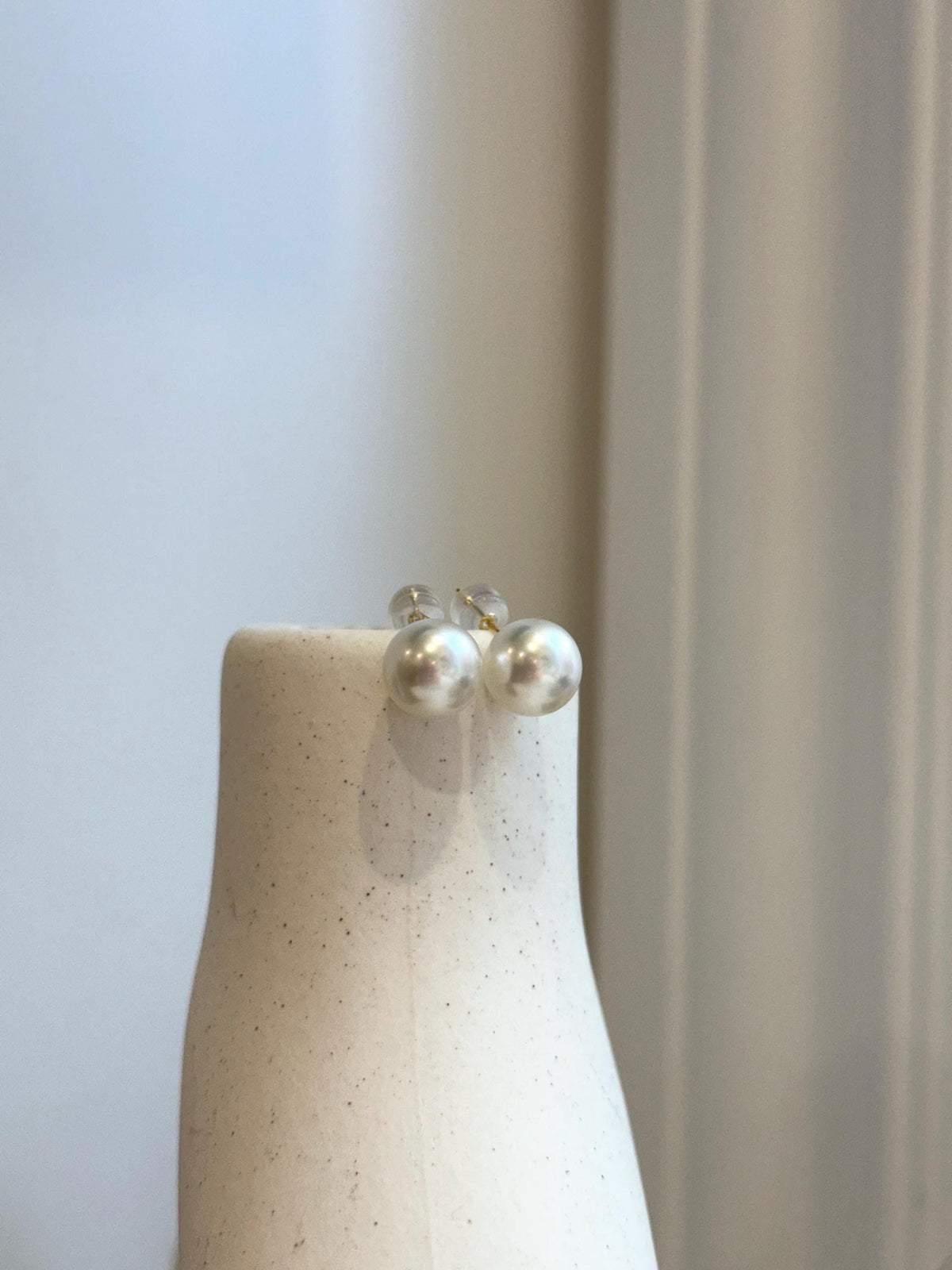 Au750 18K Gold Australian Cold White Ocean Pearls Earrings Studs: Extreme luster, 9.6mm, Super smooth and clean.for her birthday