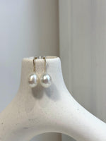 Au750 18K Gold Australian Ocean White Pearls Earrings Chandeliers: Extreme luster mirrored effect, 10.4x13mm Drop, 2.5cm high.