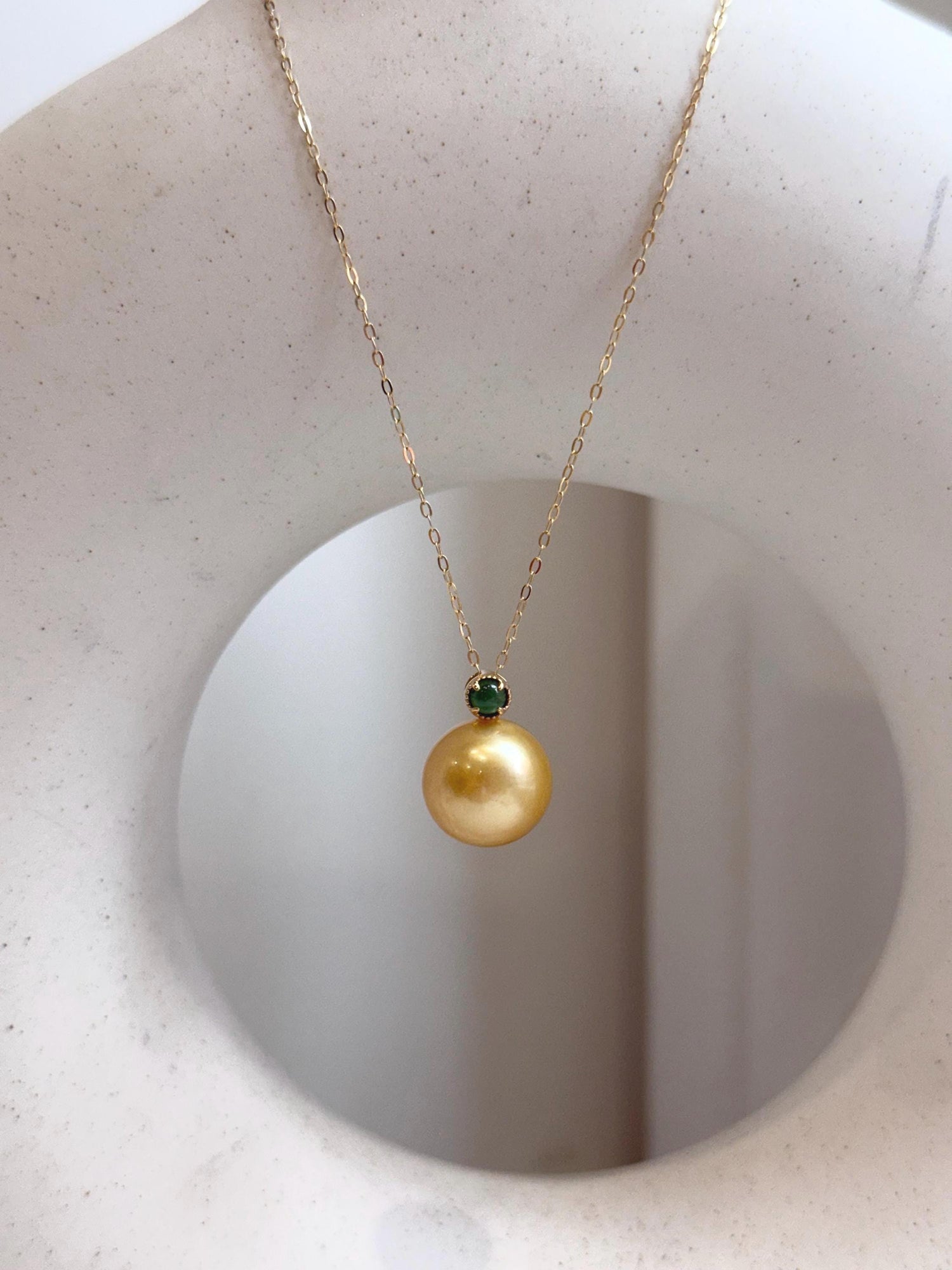 Au750 18K Gold South Sea Golden Ocean Pearl Pendant: 12.3mm, Extreme luster mirrored effect, Genius Green Jade.