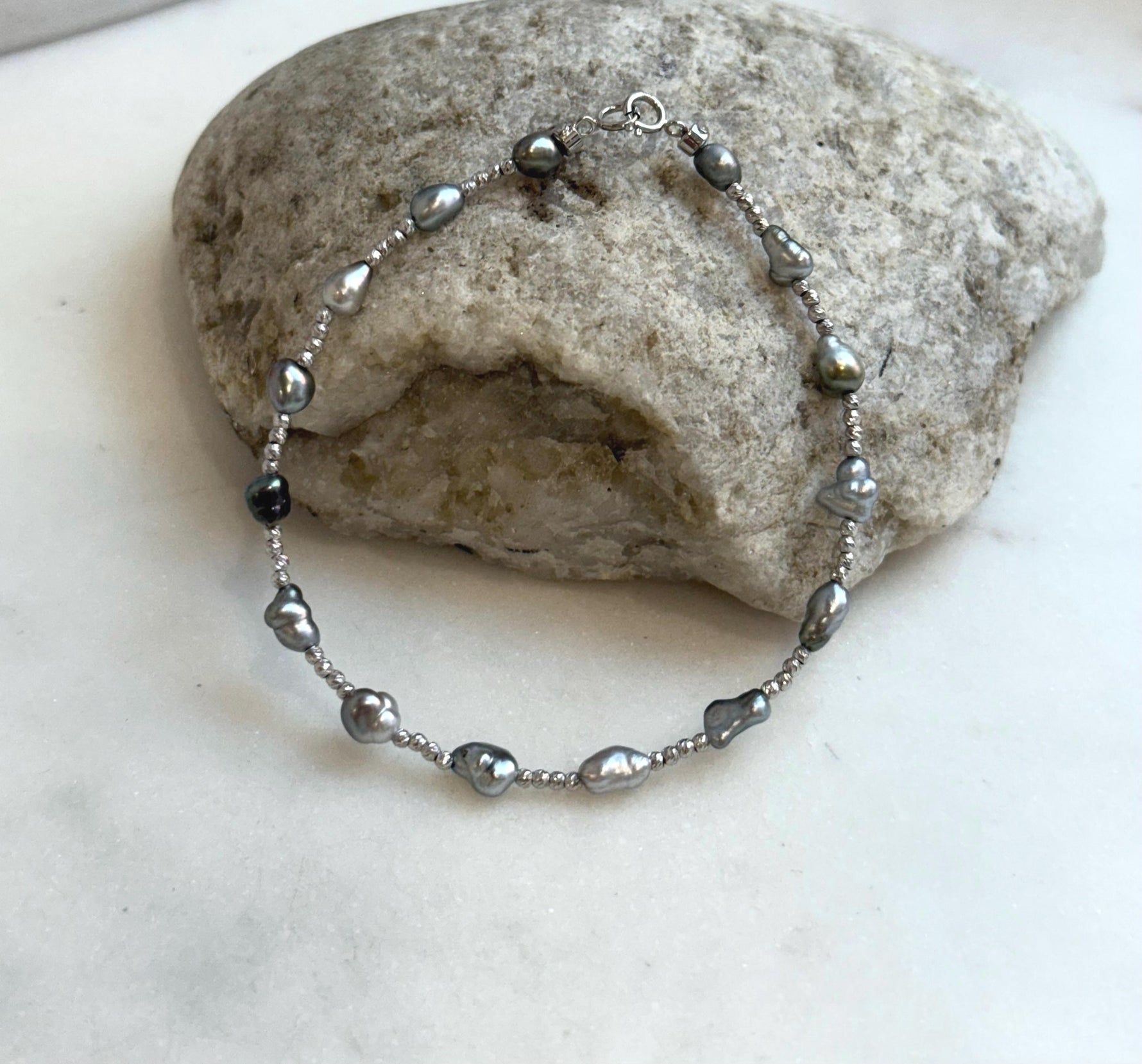 Au750 18K gold Tahitian Ocean Keshi Pearls Bracelet: Strong luster, silver platinum, 3.6-4.7mm, 18k Gold beads clips, 7.2” long. No tariffs for her anniversary