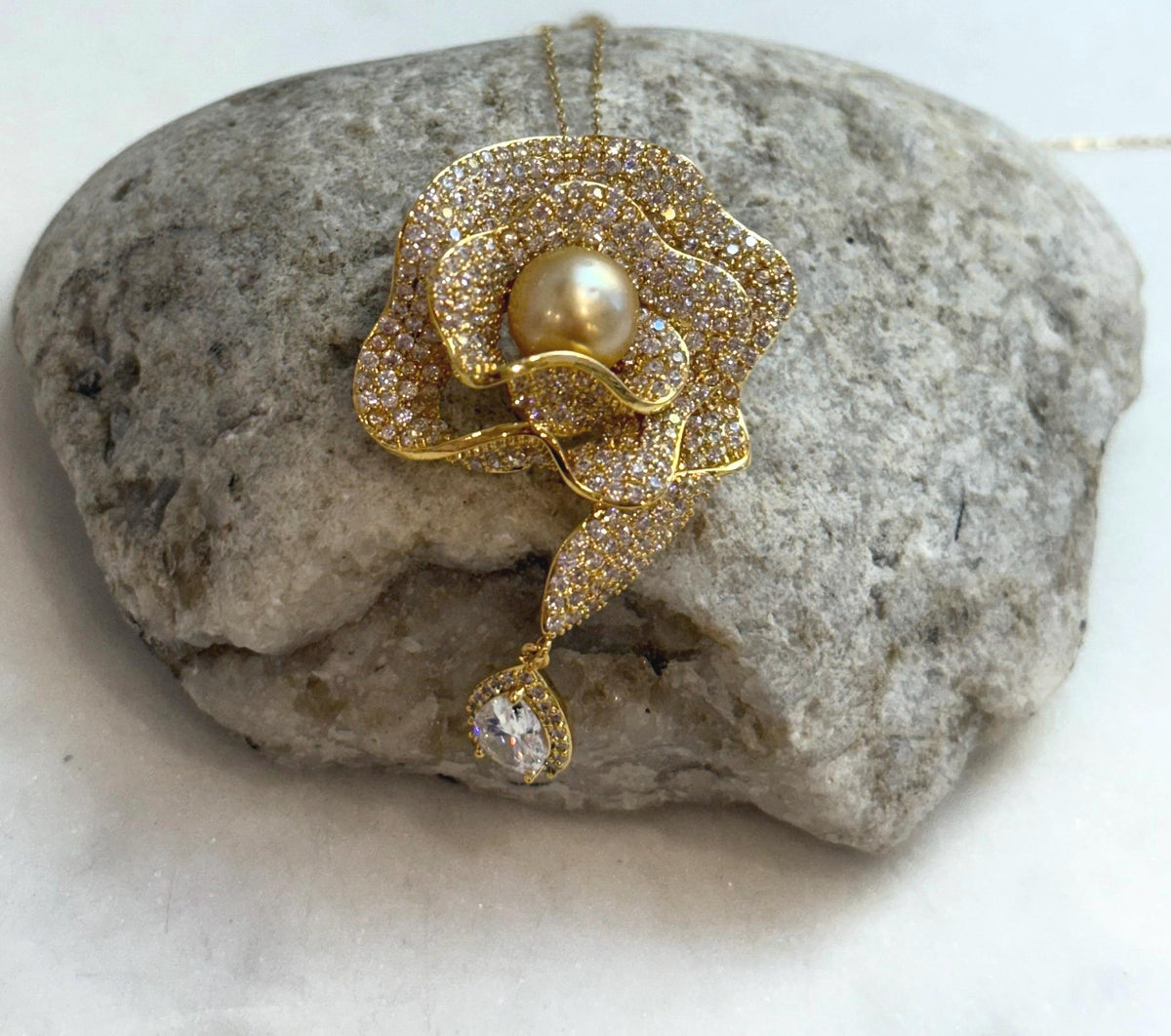 South Sea ultra Golden Ocean Pearl Brooch Pendant 2in1: Extreme luster 9.4mm, 3.5x5.4cm cool Floral design brooch. with s925 silver chain.