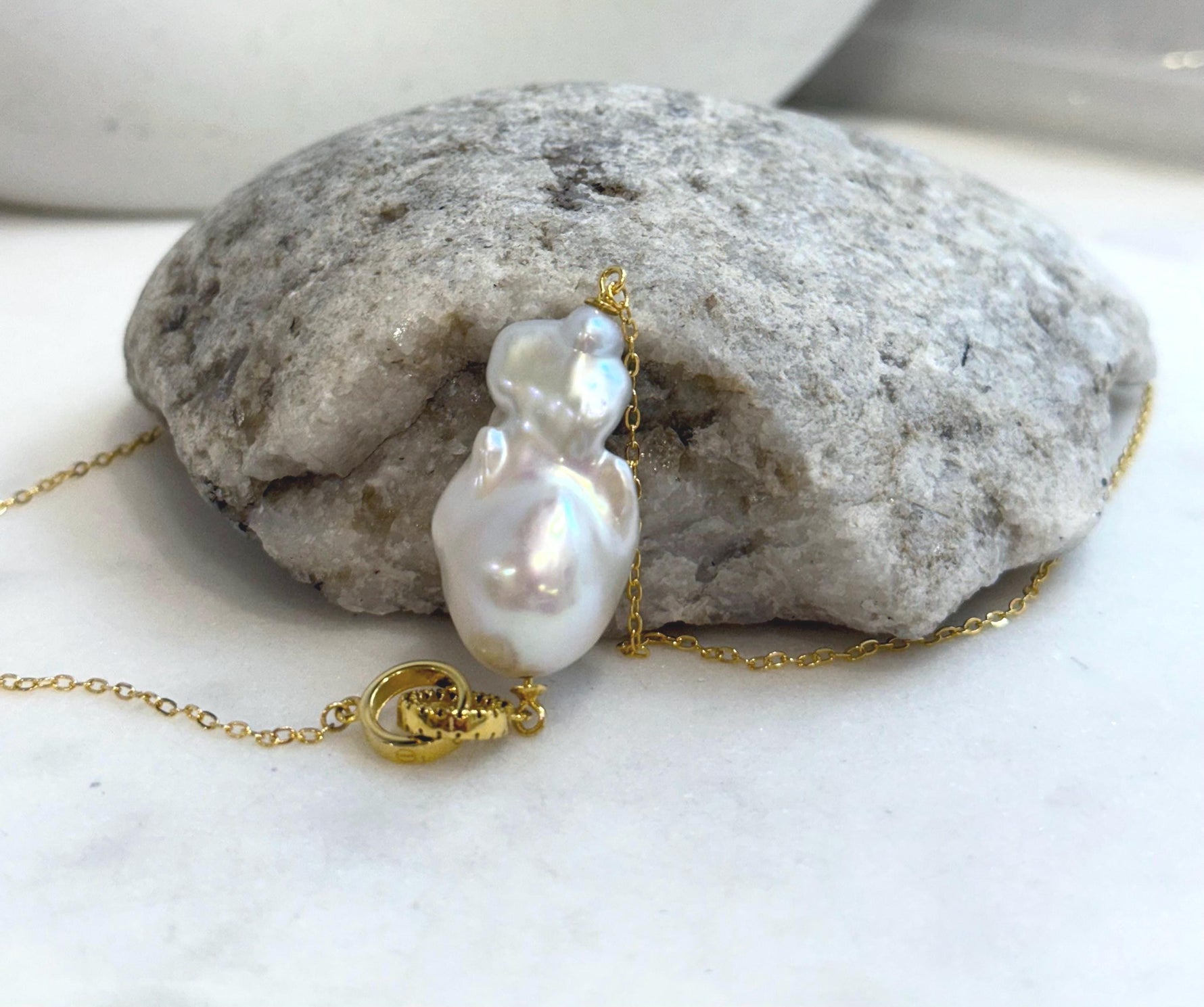 Insale White Iridescent baroque pearl Pendant Necklace Set: Extreme luster, 16.4x30mm, S925 silver Cool pendant chain necklace set.