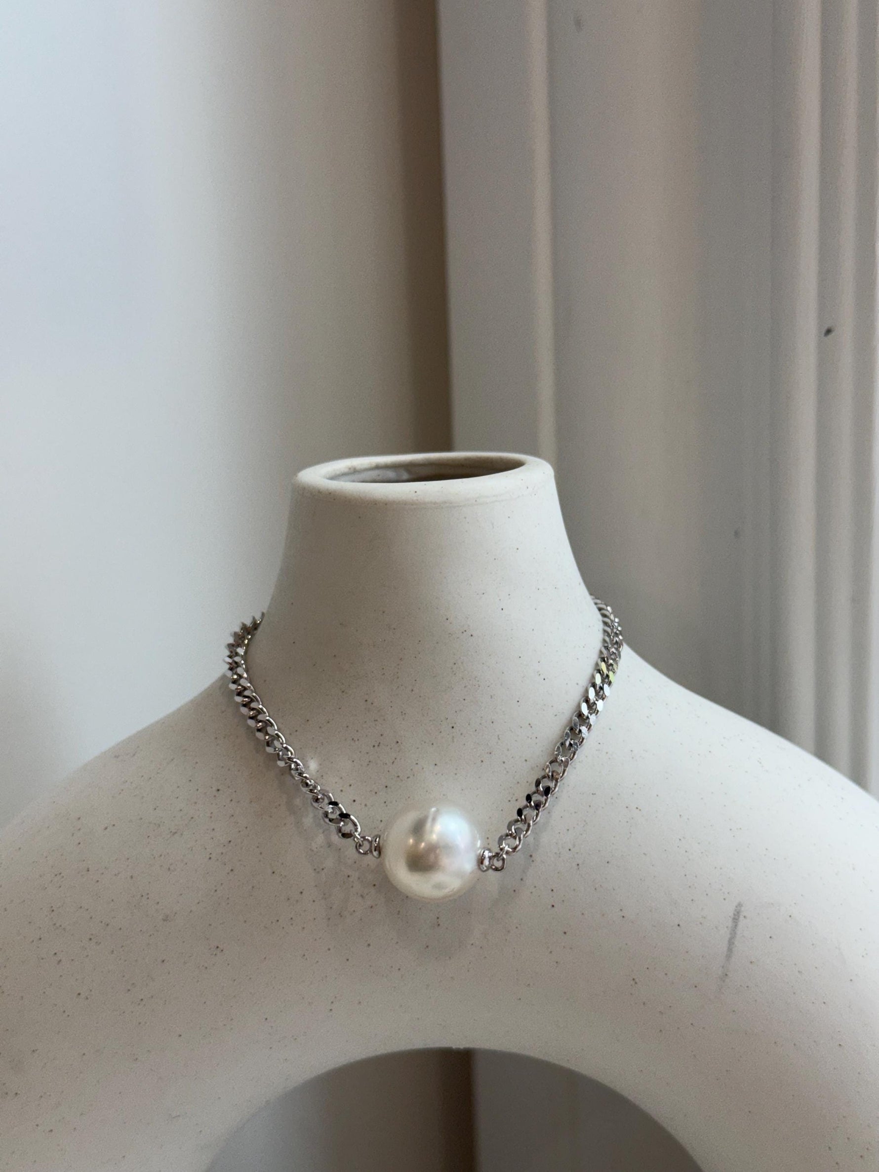 12.5mm Insale Australian ocean white pearl Bracelet: Extreme luster, to 8.1”.