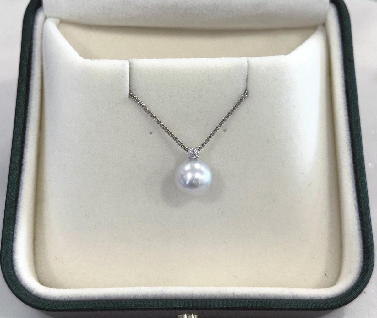 18k gold white saltwater pearl pendant