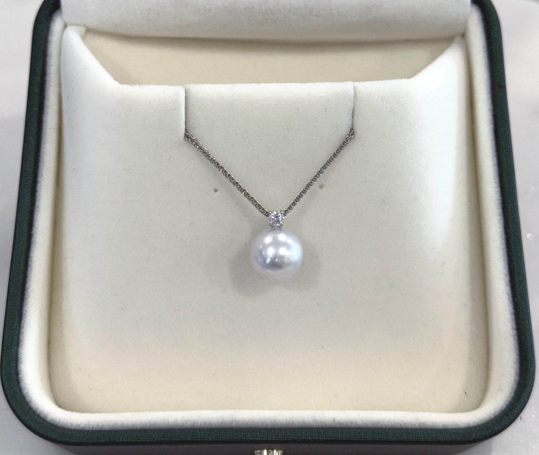 18k gold white saltwater pearl pendant