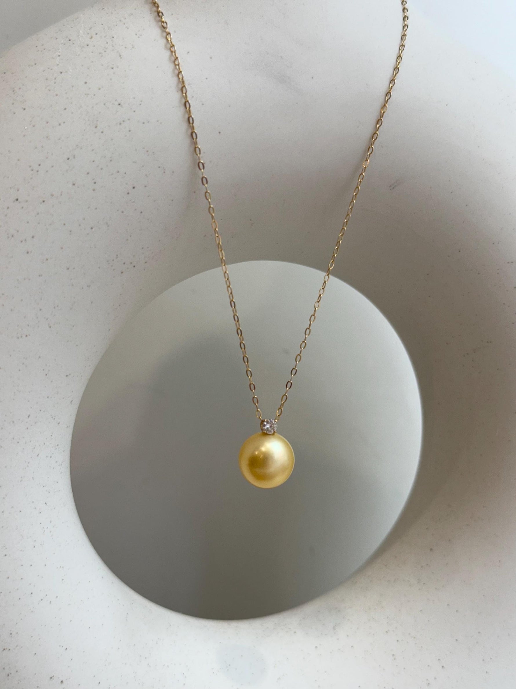 affordable 18K Au750 Gold Strong luster Super Value South Sea Ocean Saltwater Gold Pearl Pendant silver chain bridal show Gift for her. 10.3mm